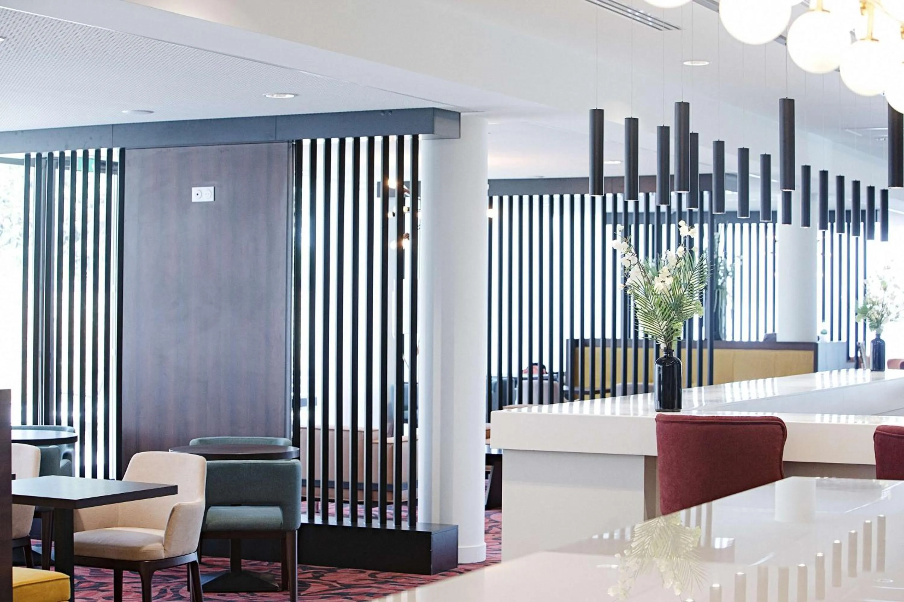 Lounge or bar, Bed in Hampton By Hilton Toulouse Airport