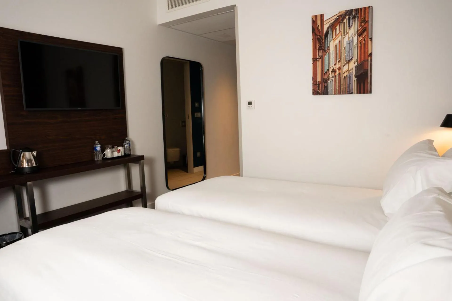 Bed in OSKO Hôtel Toulouse Aéroport