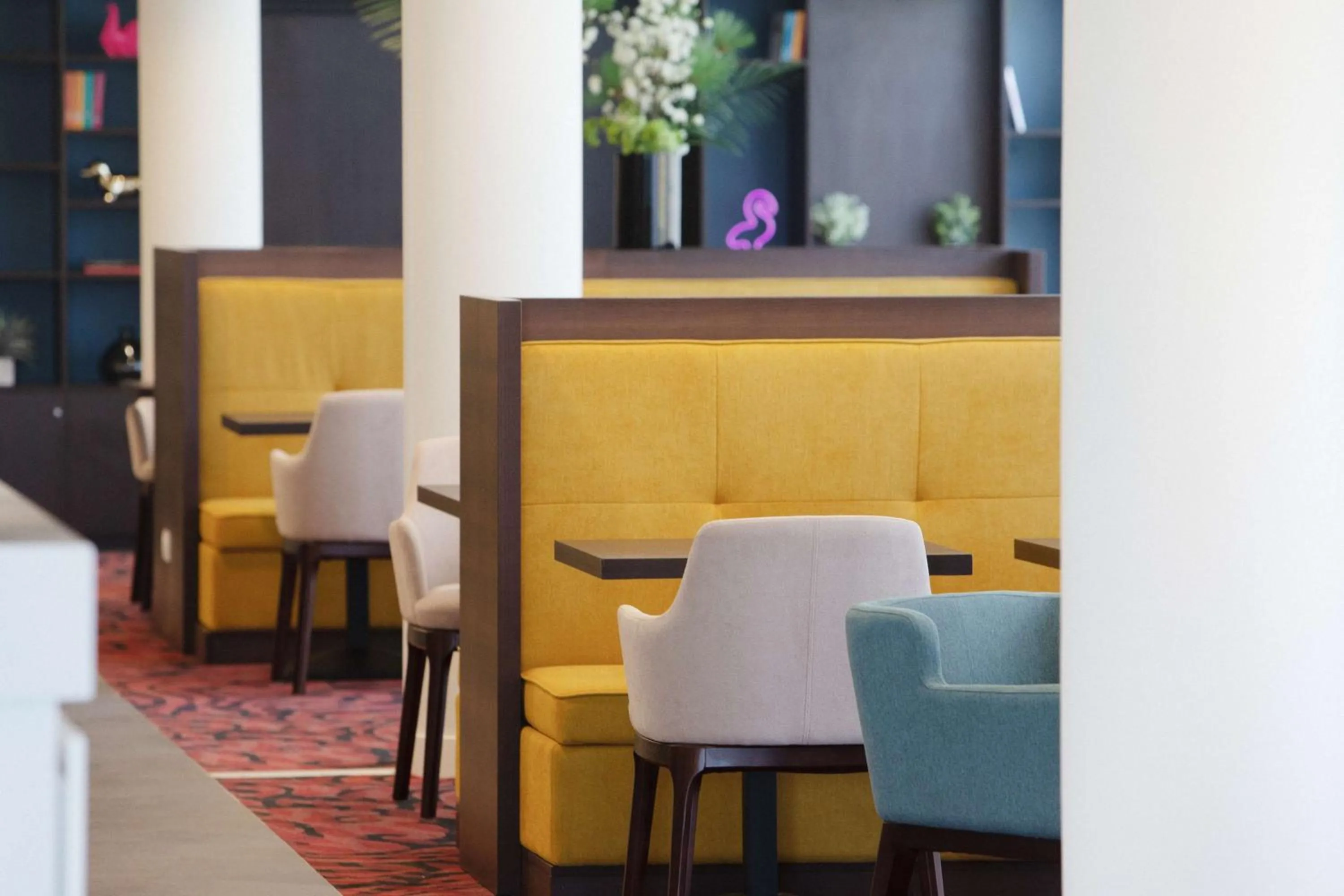 Lobby or reception in Hampton By Hilton Toulouse Airport