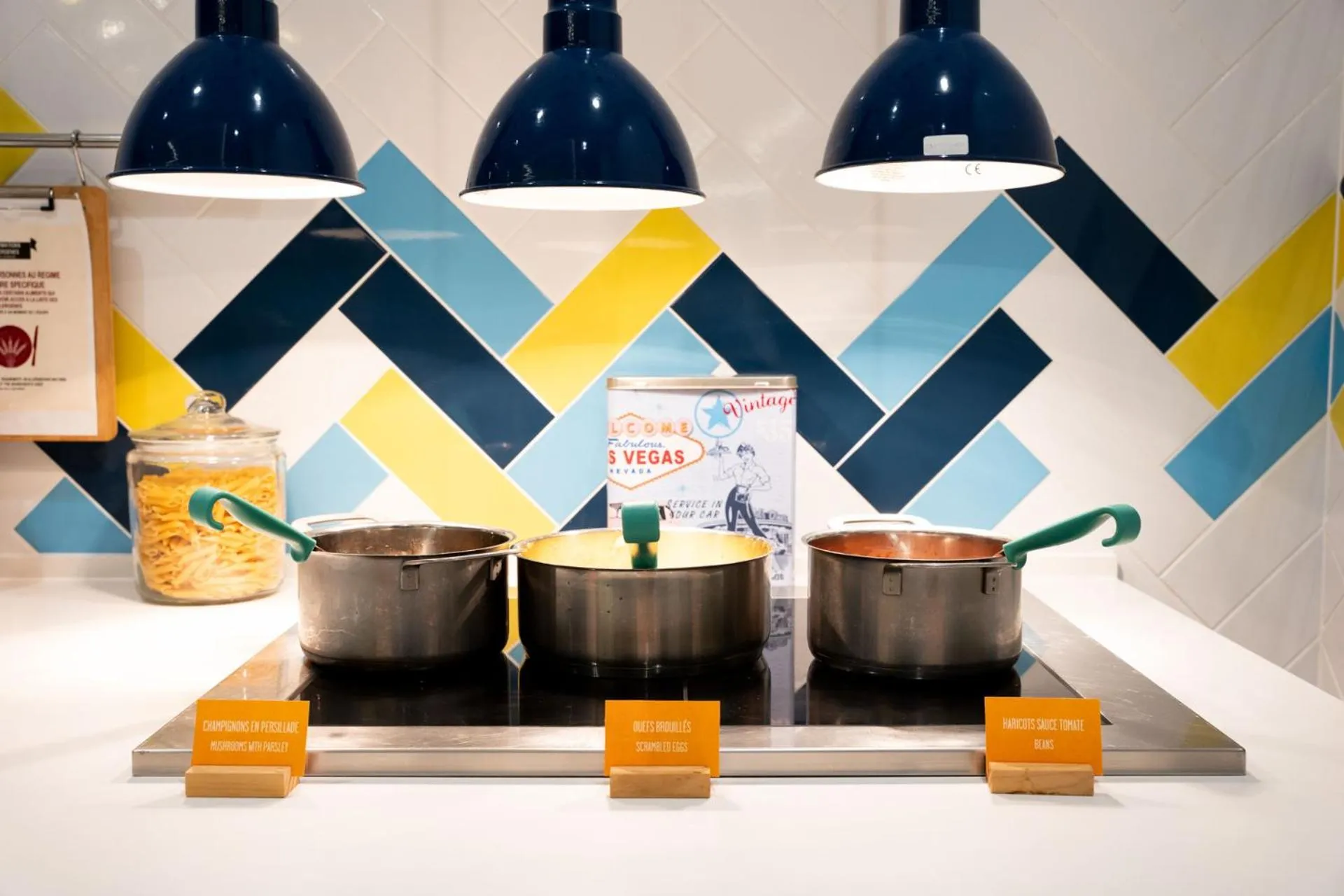 Food and drinks in OSKO Hôtel Toulouse Aéroport