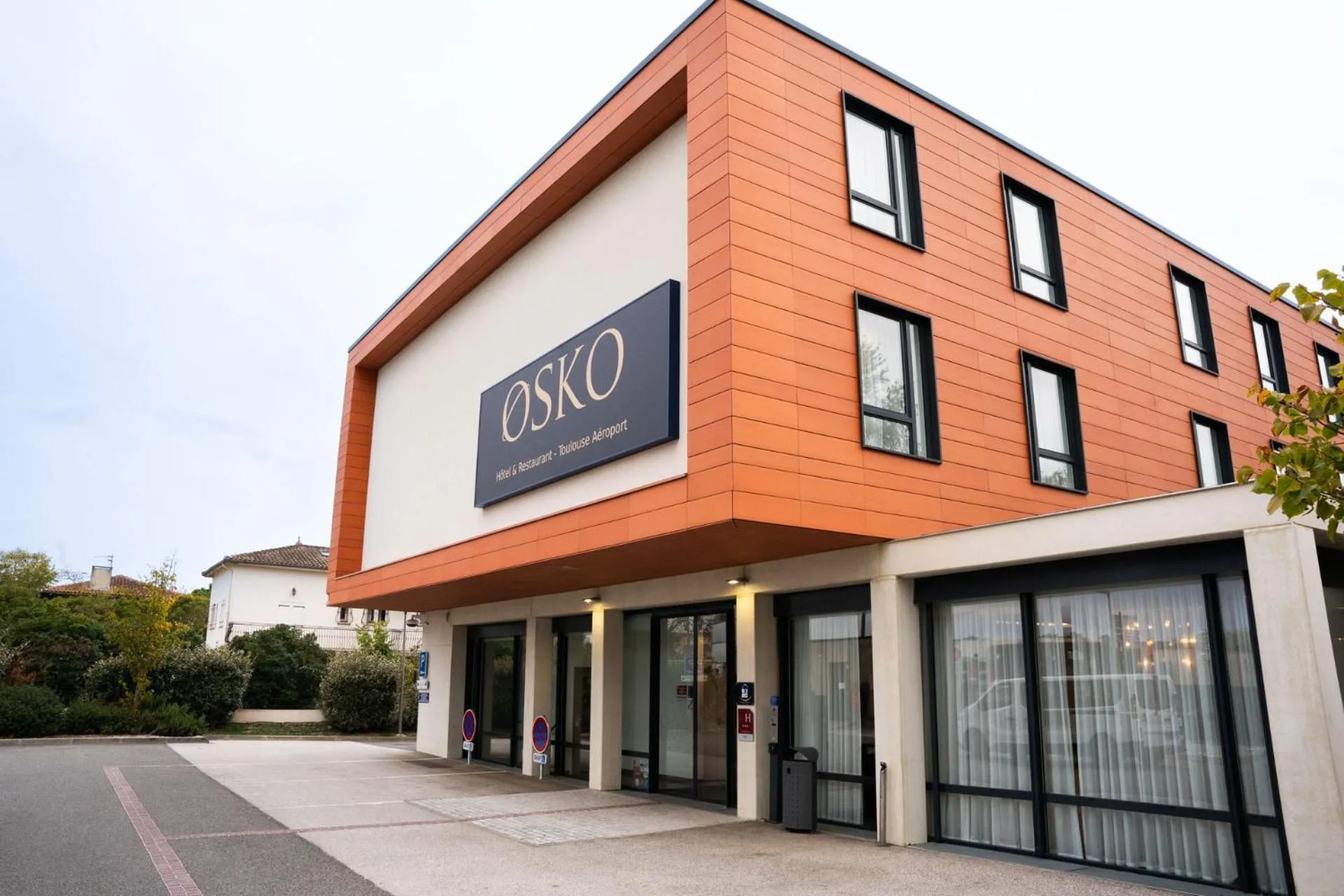 Property building in OSKO Hôtel Toulouse Aéroport