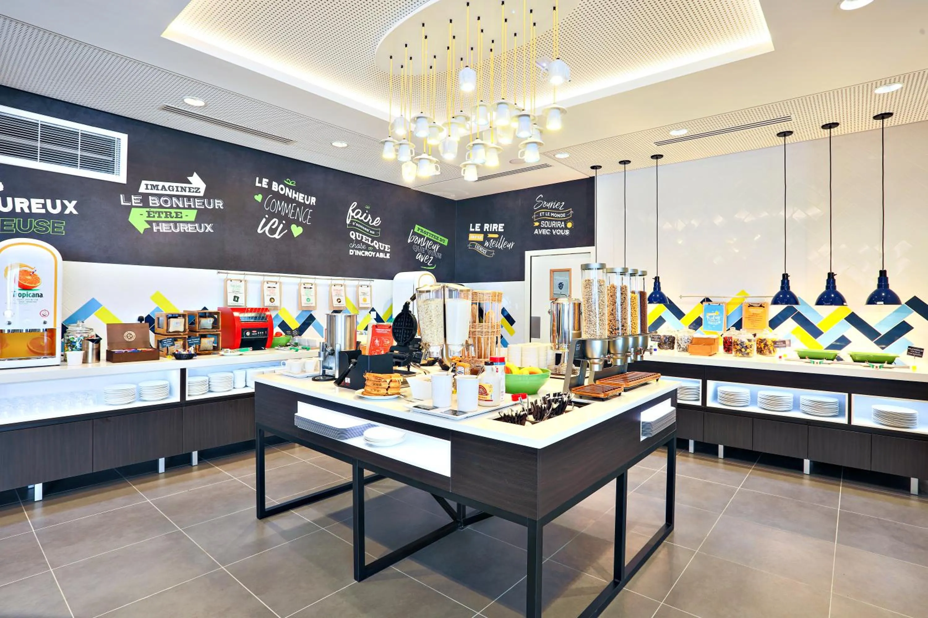 Breakfast in OSKO Hôtel Toulouse Aéroport