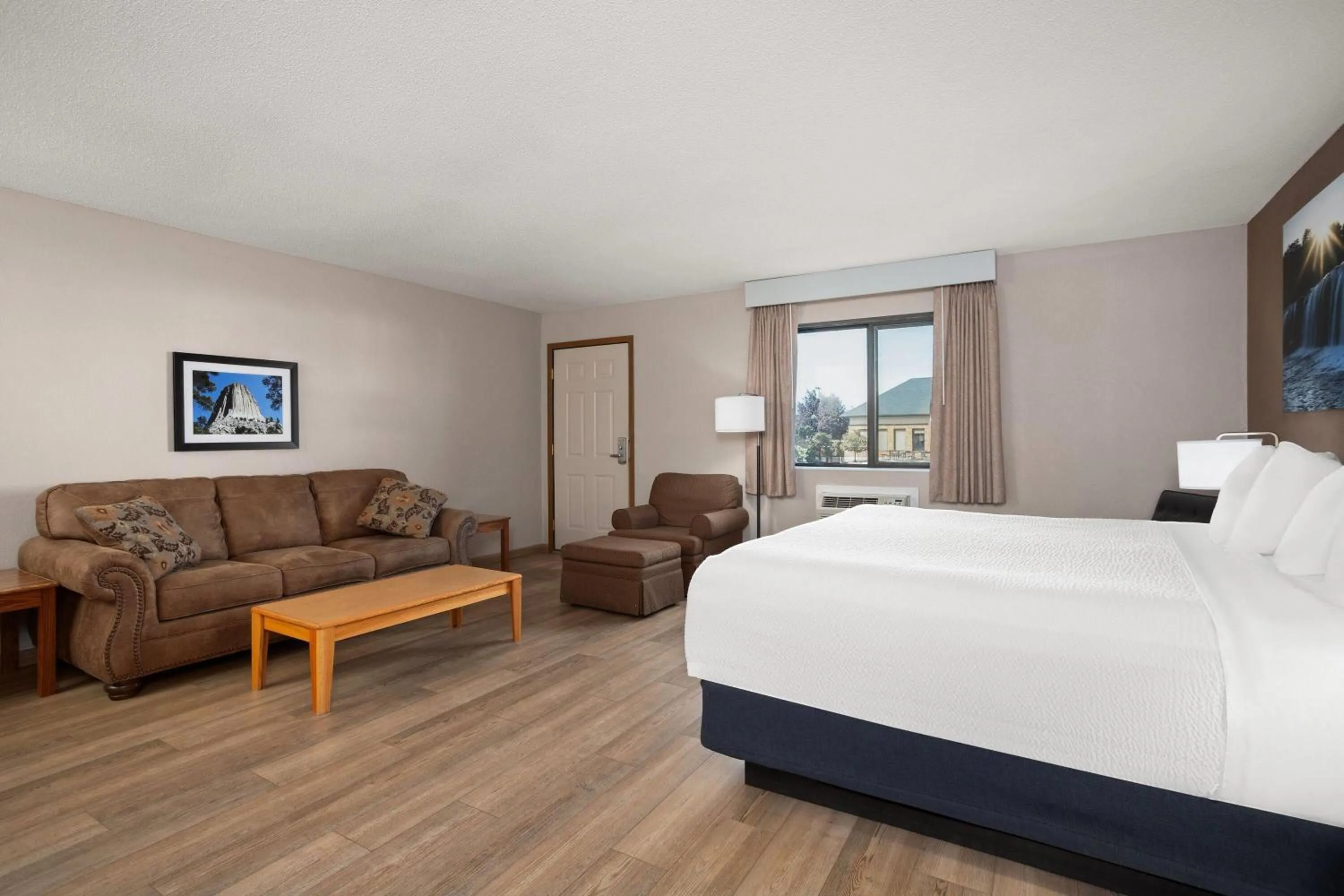 Photo of the whole room, Bed in Days Inn by Wyndham Spearfish
