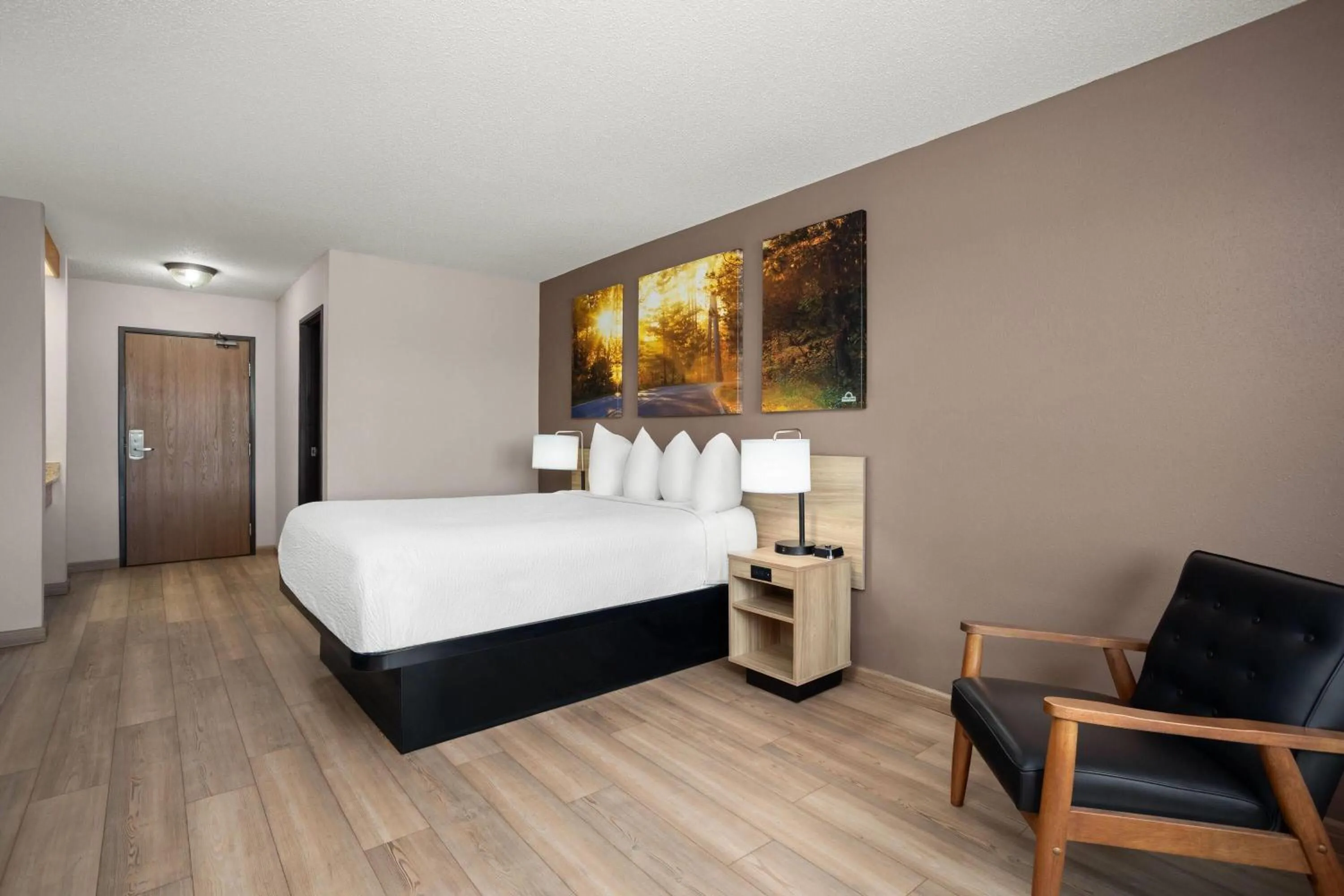 Photo of the whole room, Bed in Days Inn by Wyndham Spearfish