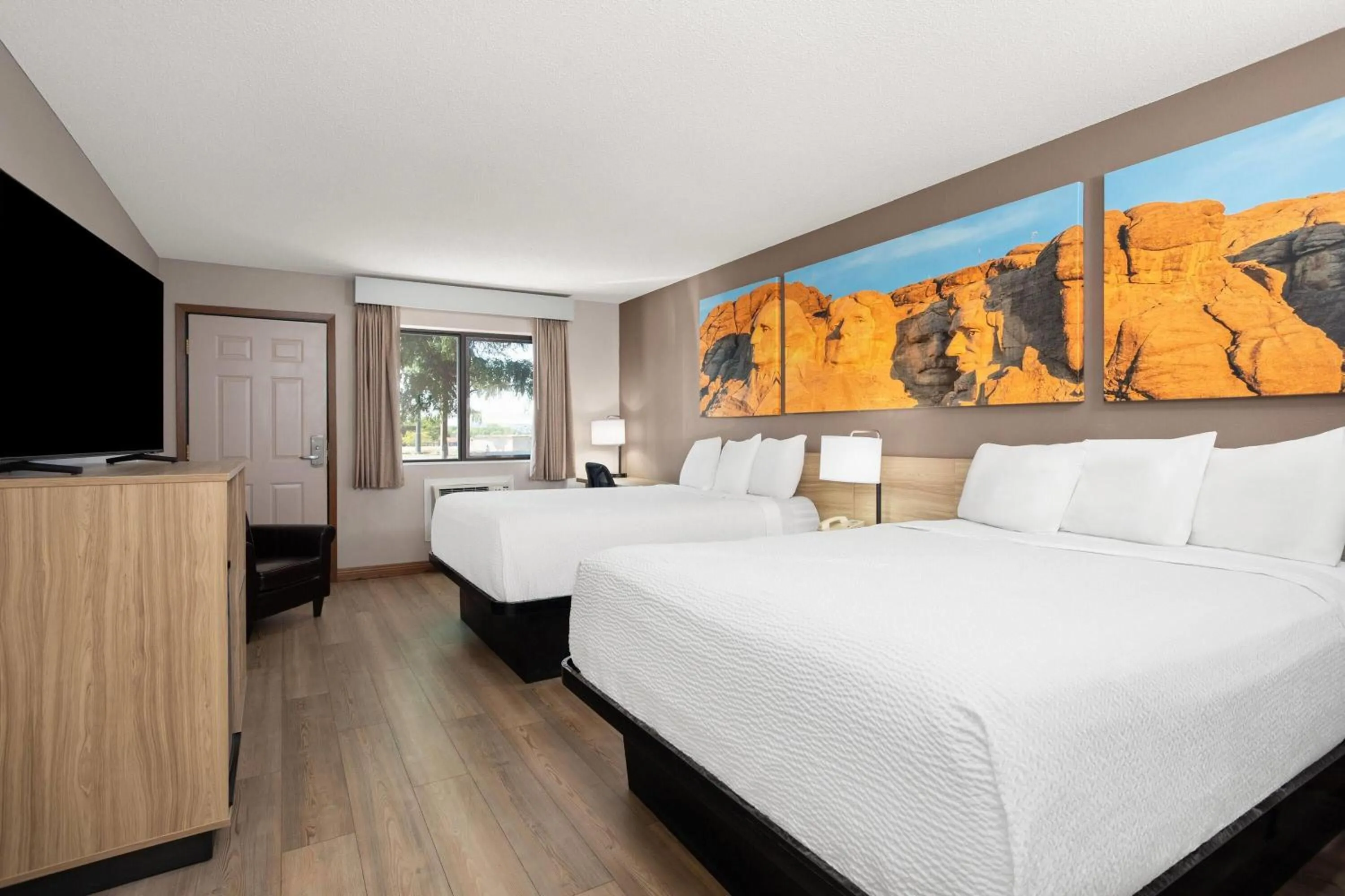 Photo of the whole room, Bed in Days Inn by Wyndham Spearfish