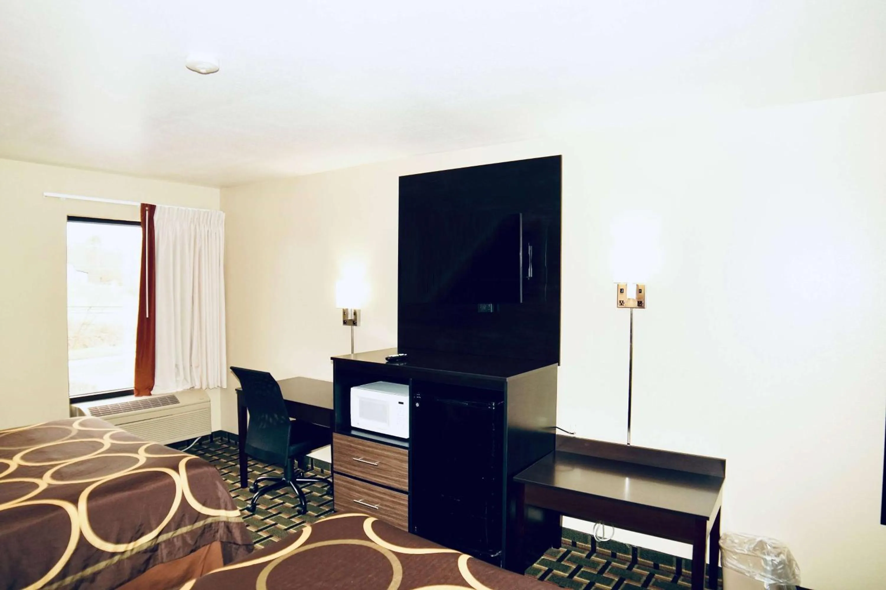 Photo of the whole room in Super 8 by Wyndham Crossville TN