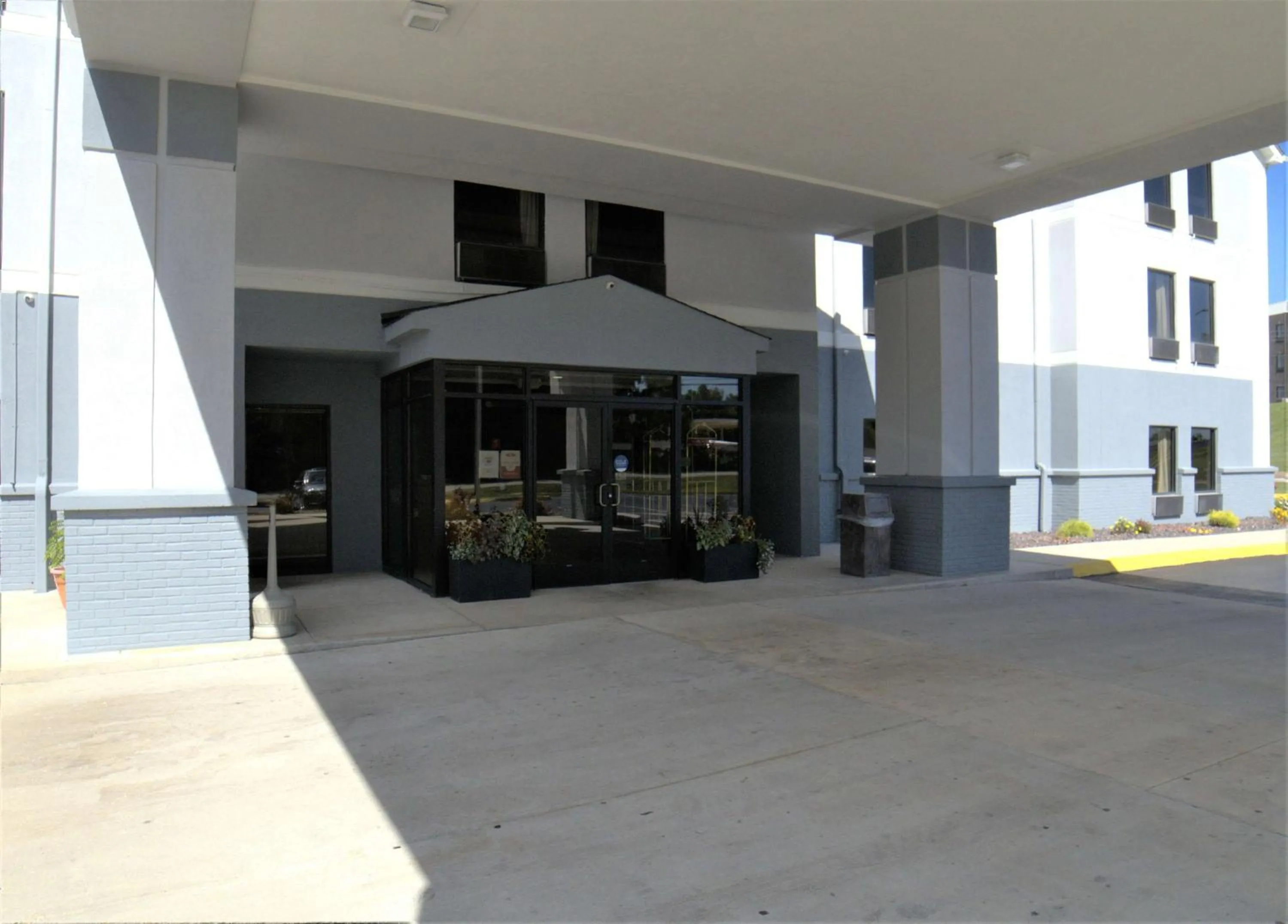 Property building in Super 8 by Wyndham Crossville TN