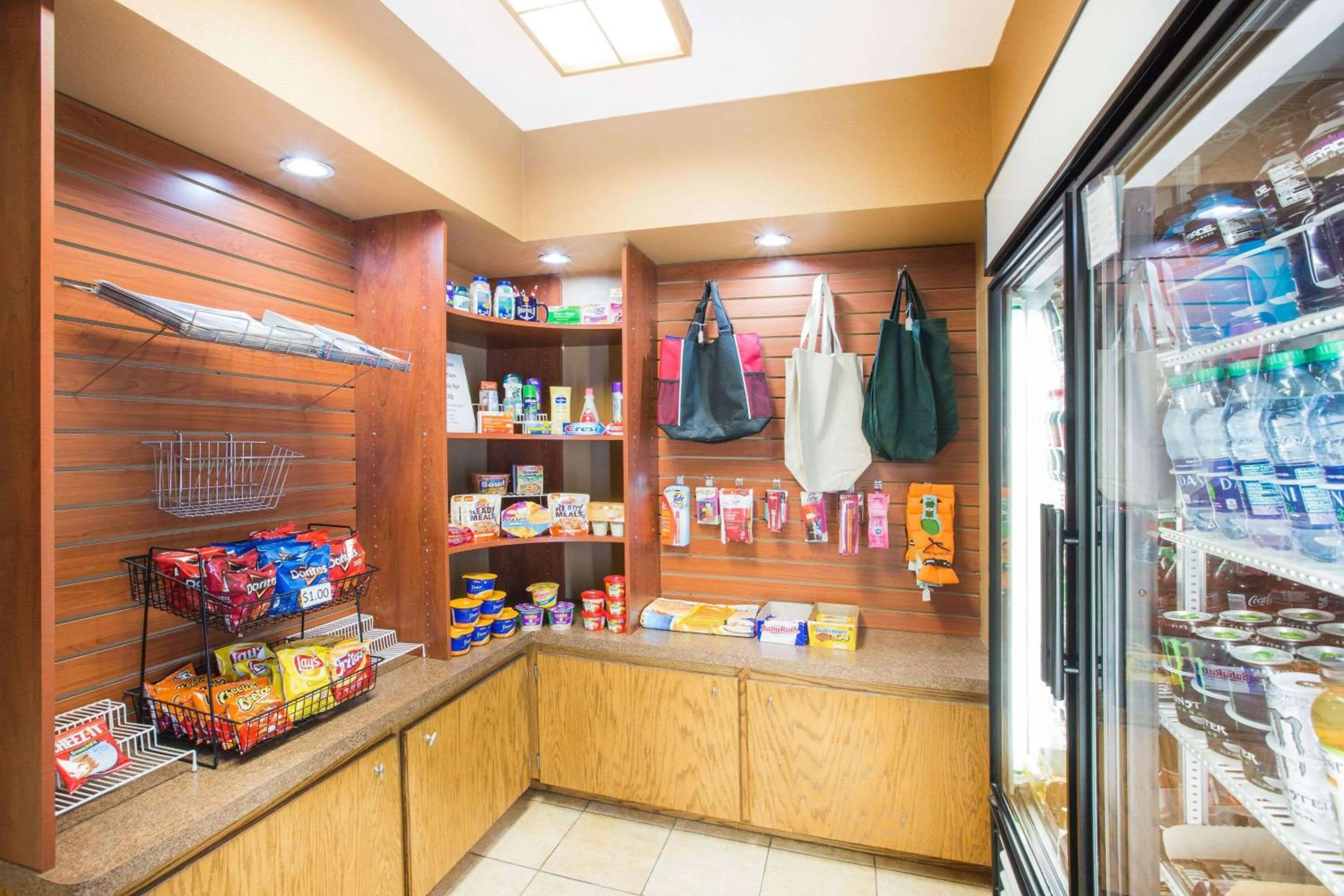 Food and drinks in Ramada by Wyndham Spirit Lake/Okoboji