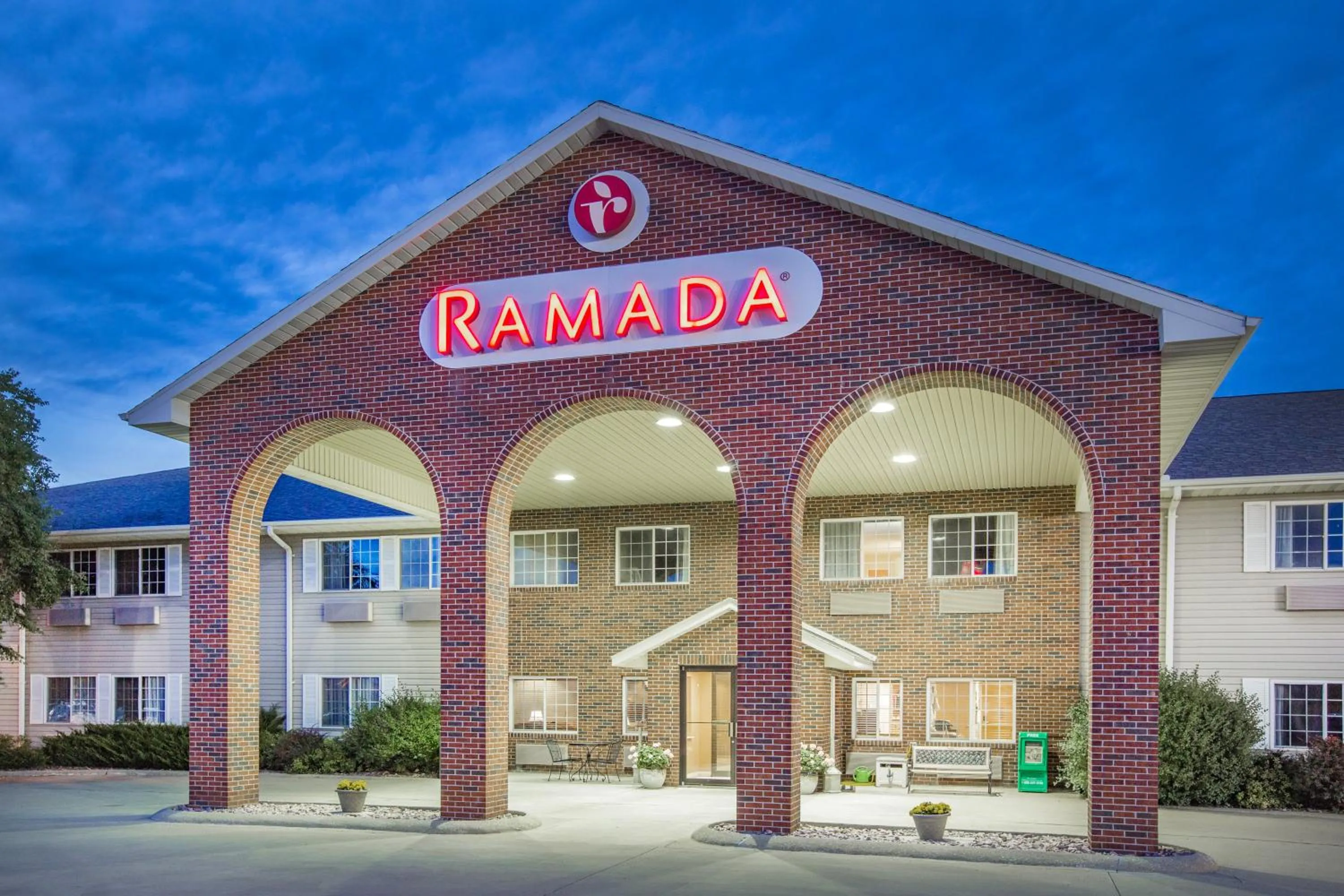 Property building in Ramada by Wyndham Spirit Lake/Okoboji