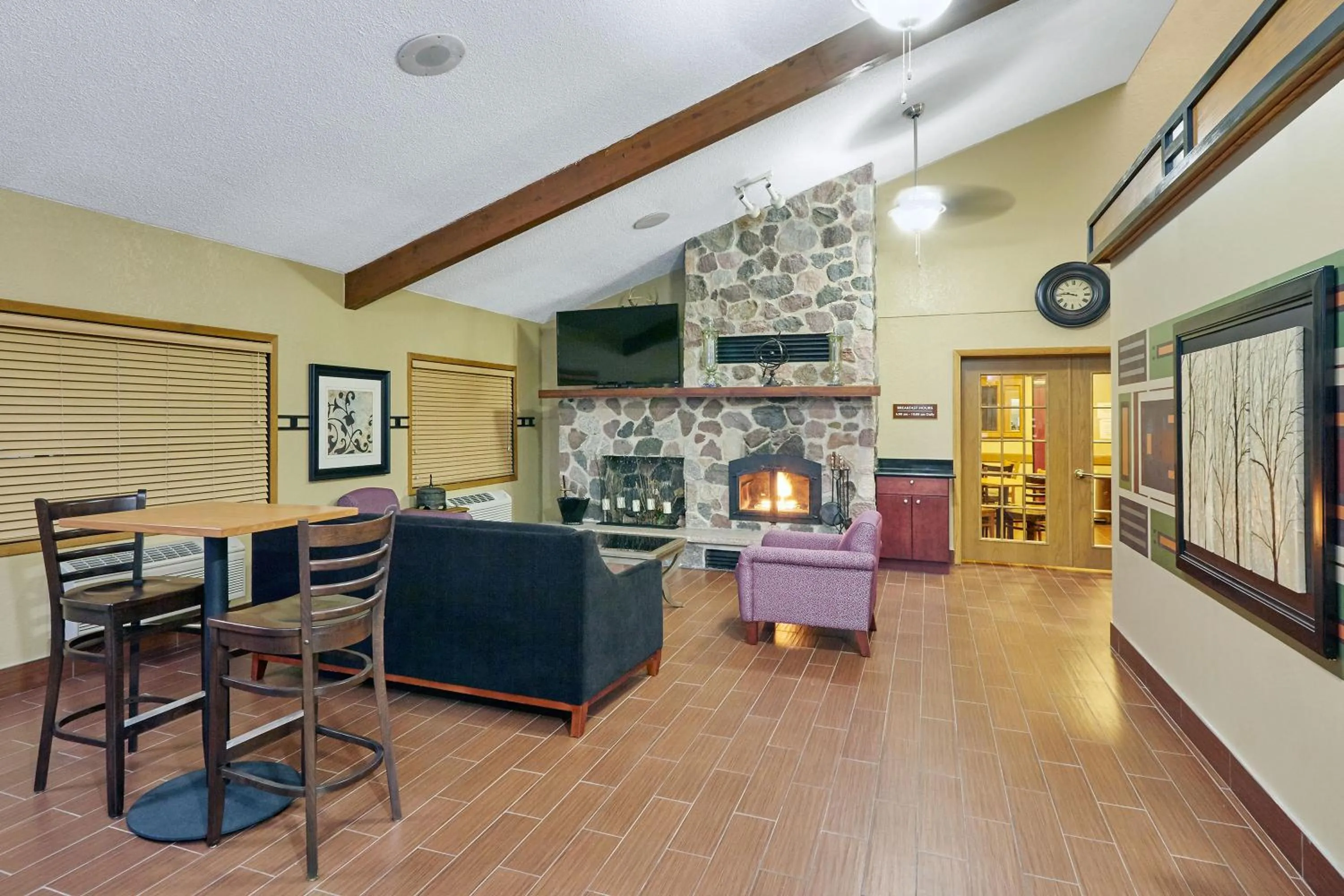 Lobby or reception in AmericInn by Wyndham Burlington