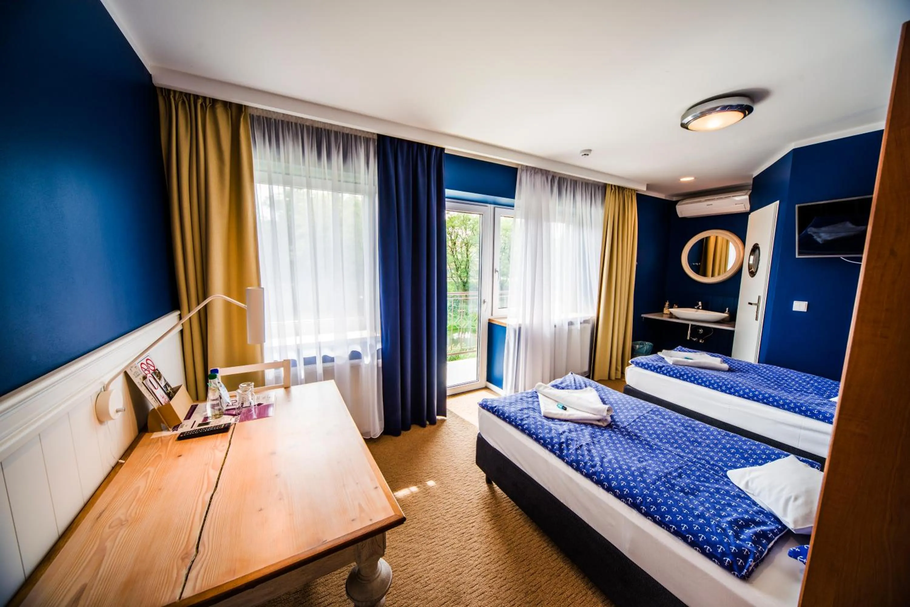 Photo of the whole room, Bed in Hotel 4