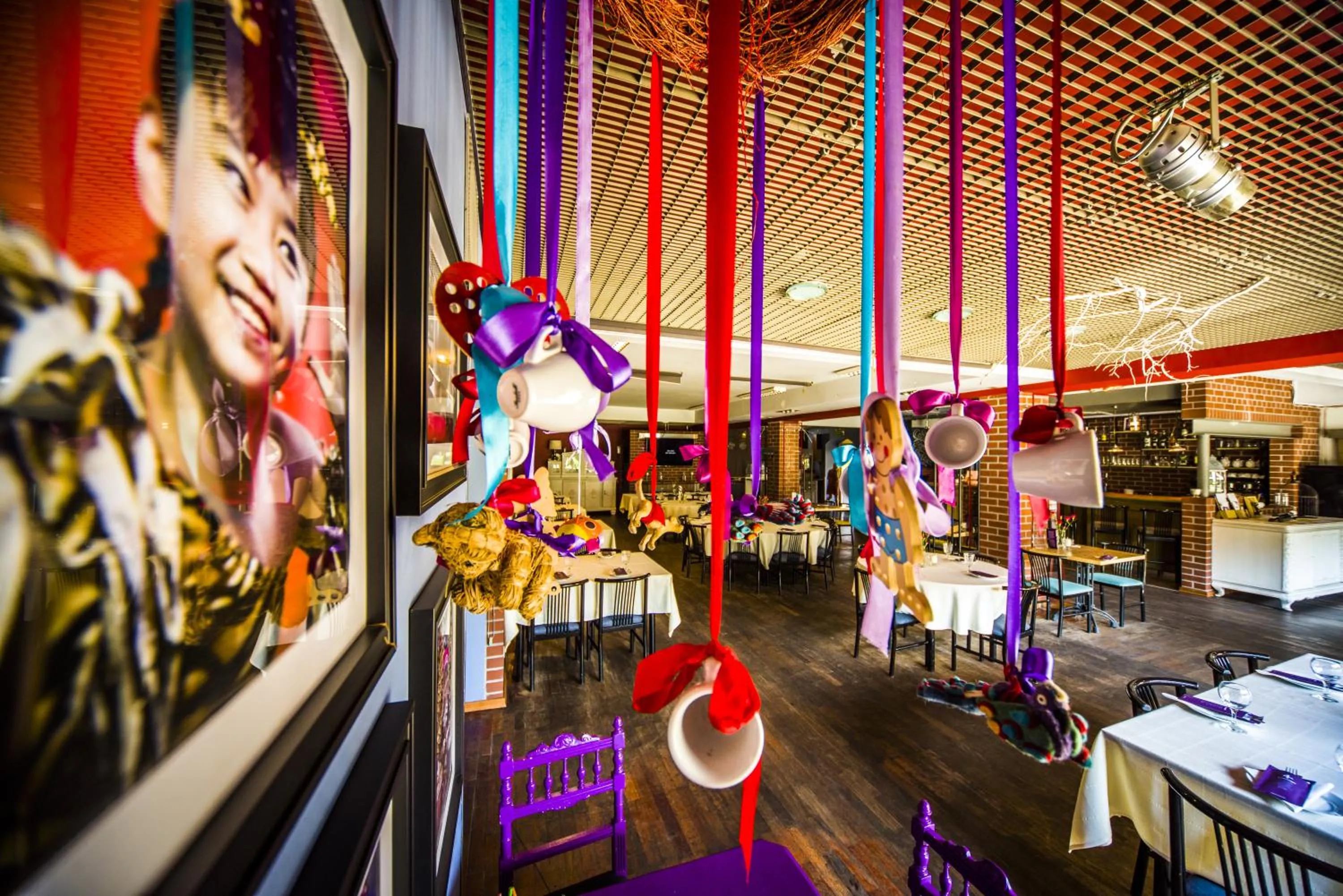 Restaurant/places to eat in Hotel 4