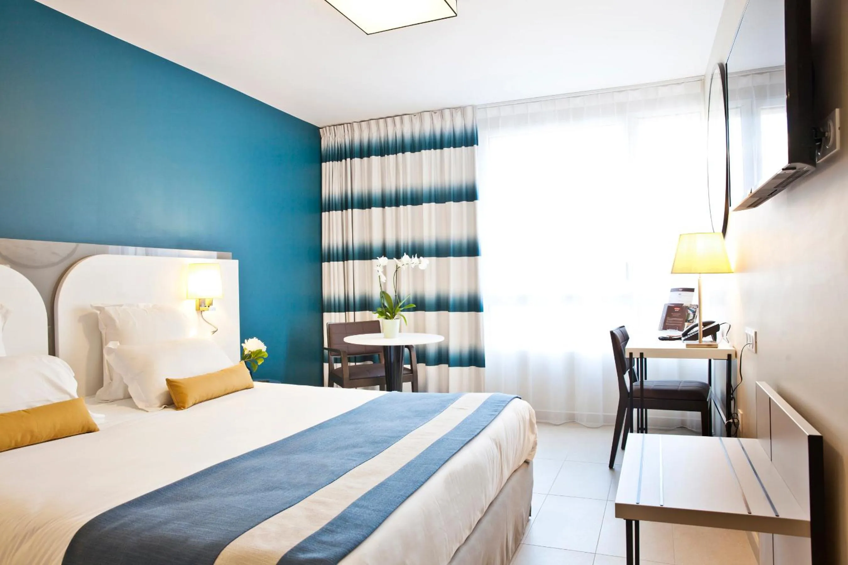 Bed in Residhome Marseille