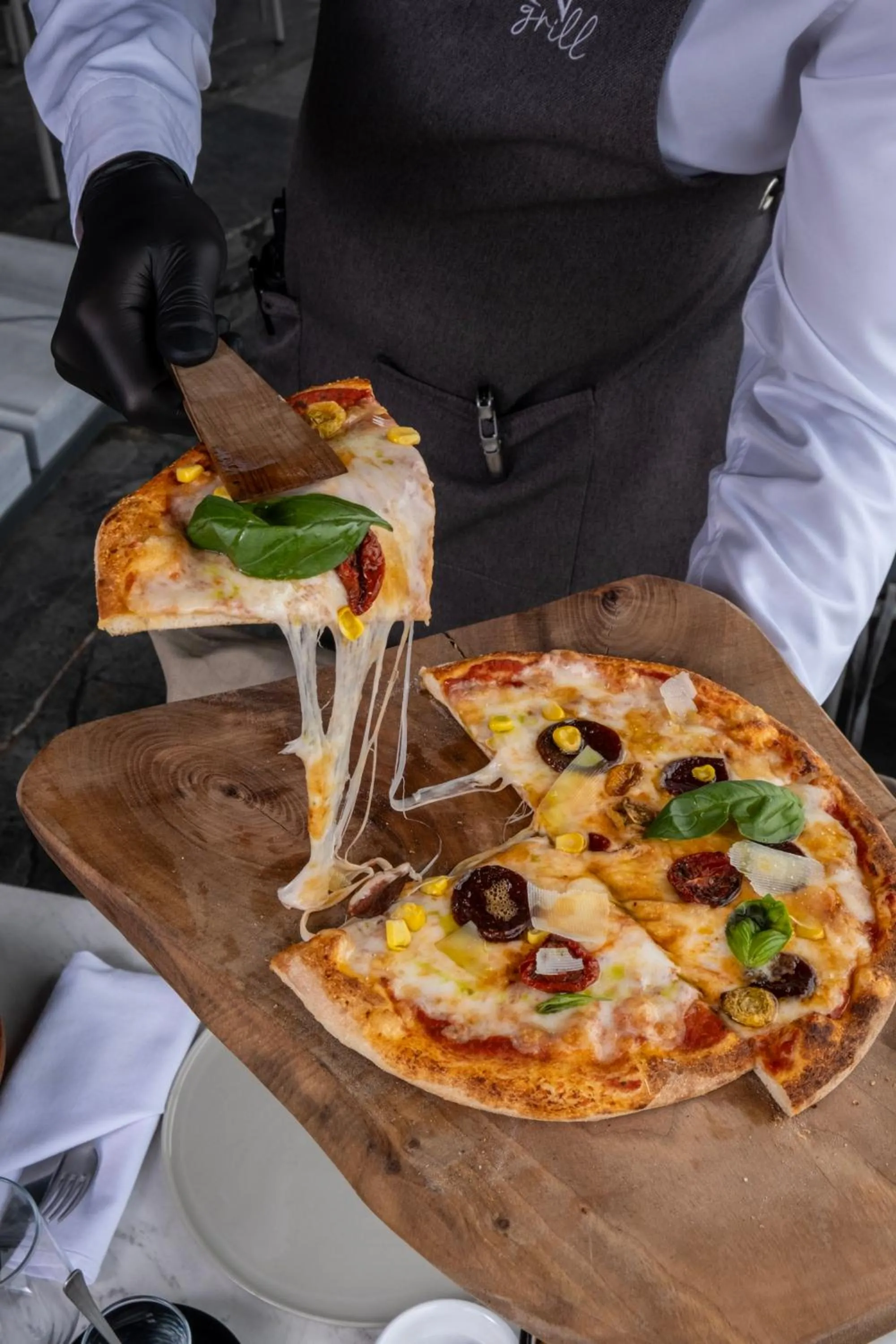 Restaurant/places to eat in Stayso The House Hotel