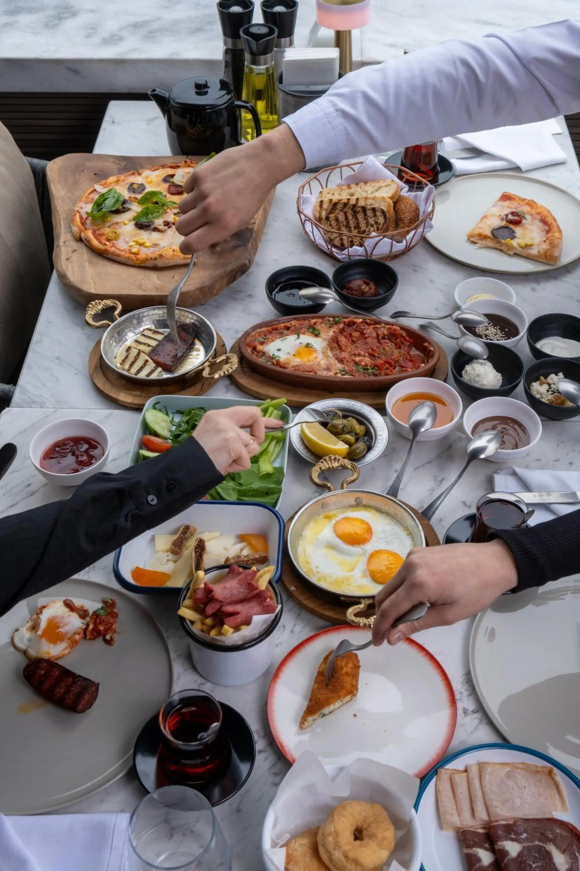 Restaurant/places to eat in Stayso The House Hotel