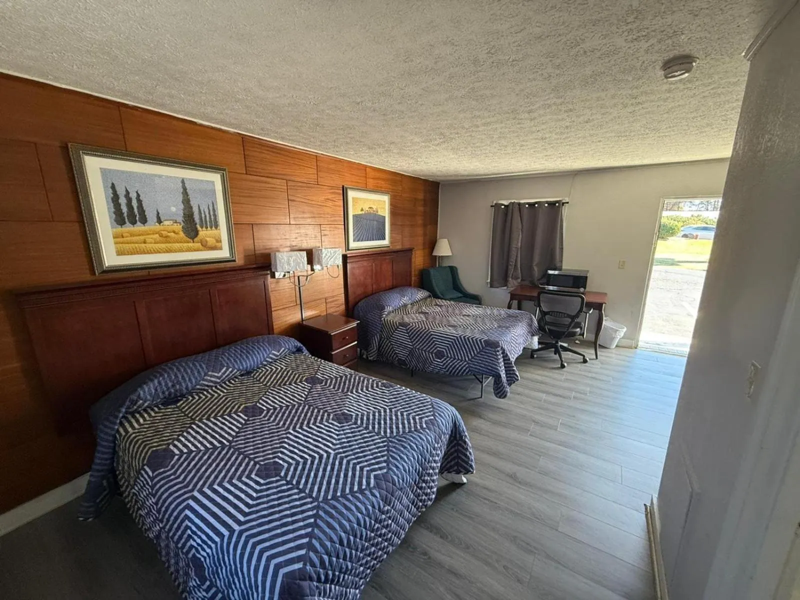 Bedroom, Bed in OYO Hotel Economy Inn US-29 Danville