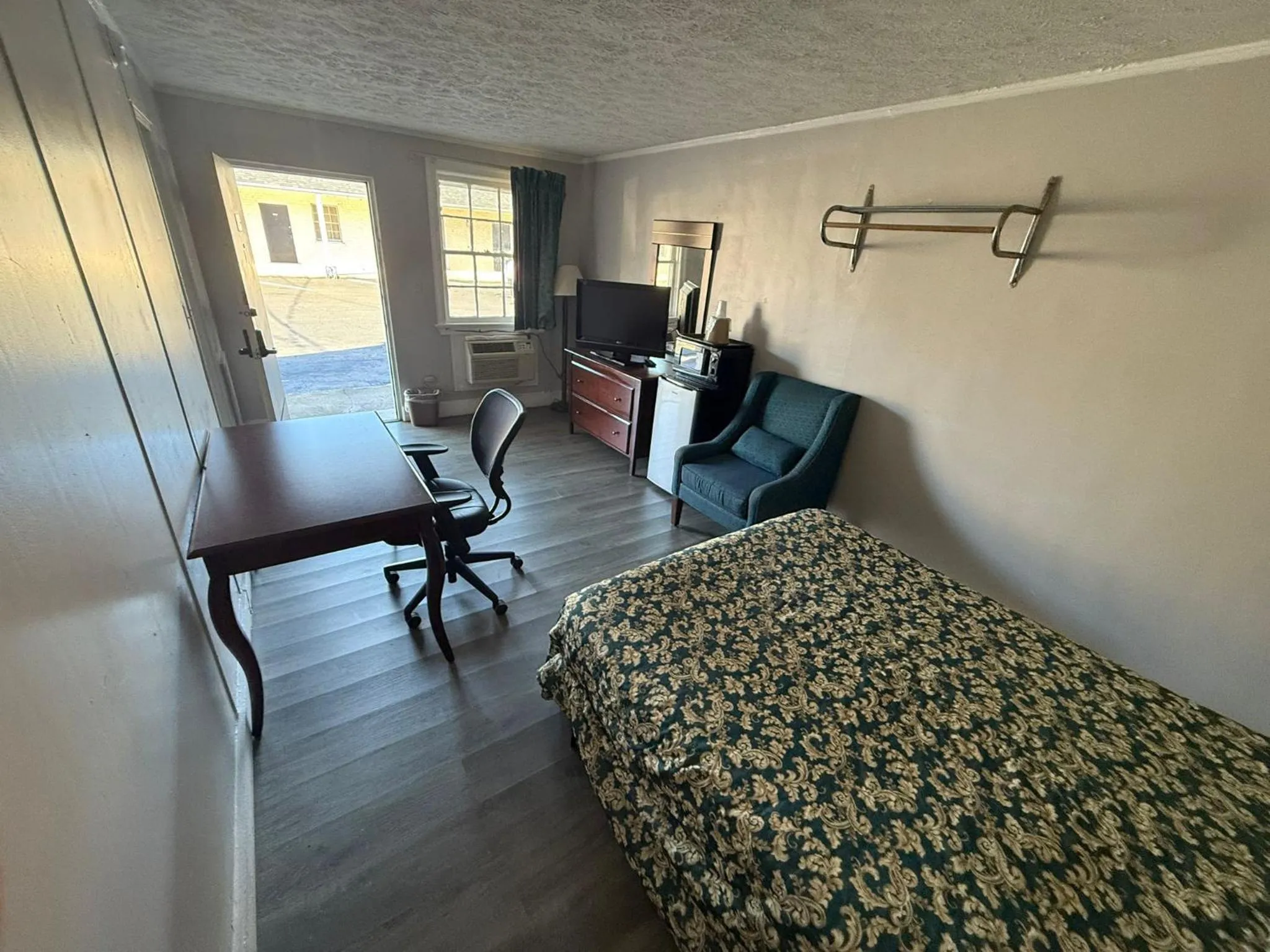 Bedroom, Bed in OYO Hotel Economy Inn US-29 Danville