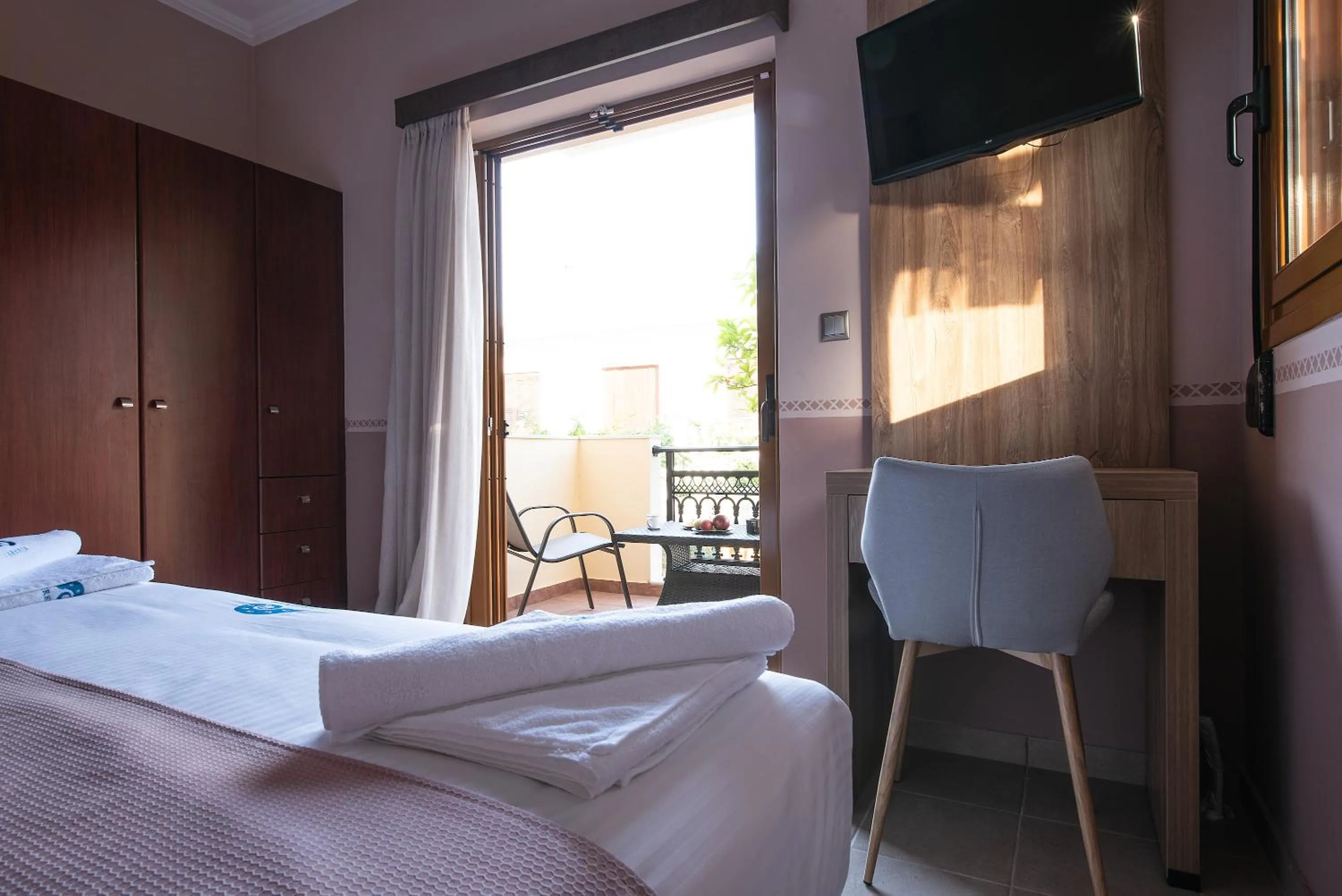 TV and multimedia, Bed in Cyrenia Guesthouse