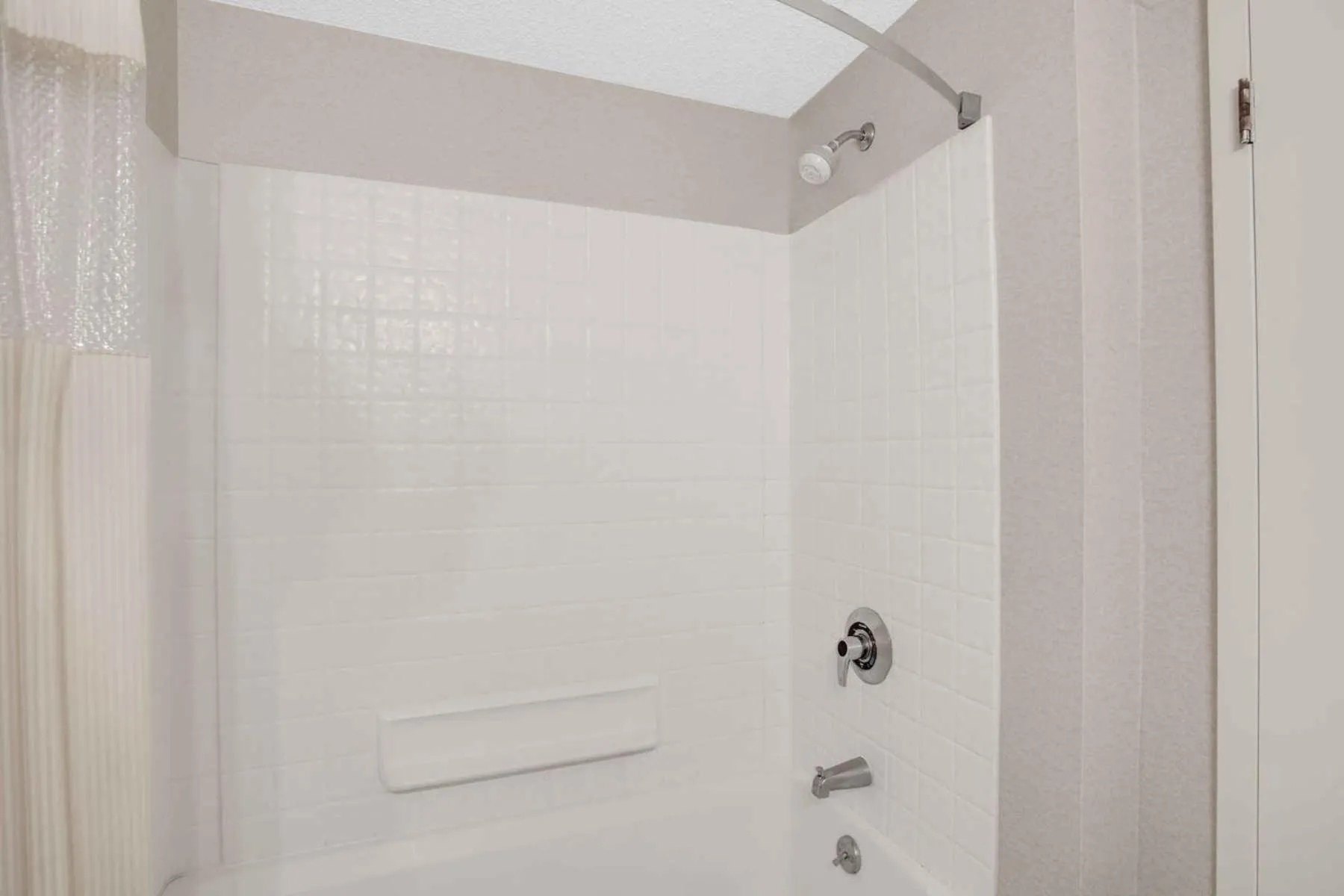 Bathroom in Days Inn by Wyndham Auburn/Finger Lakes Region