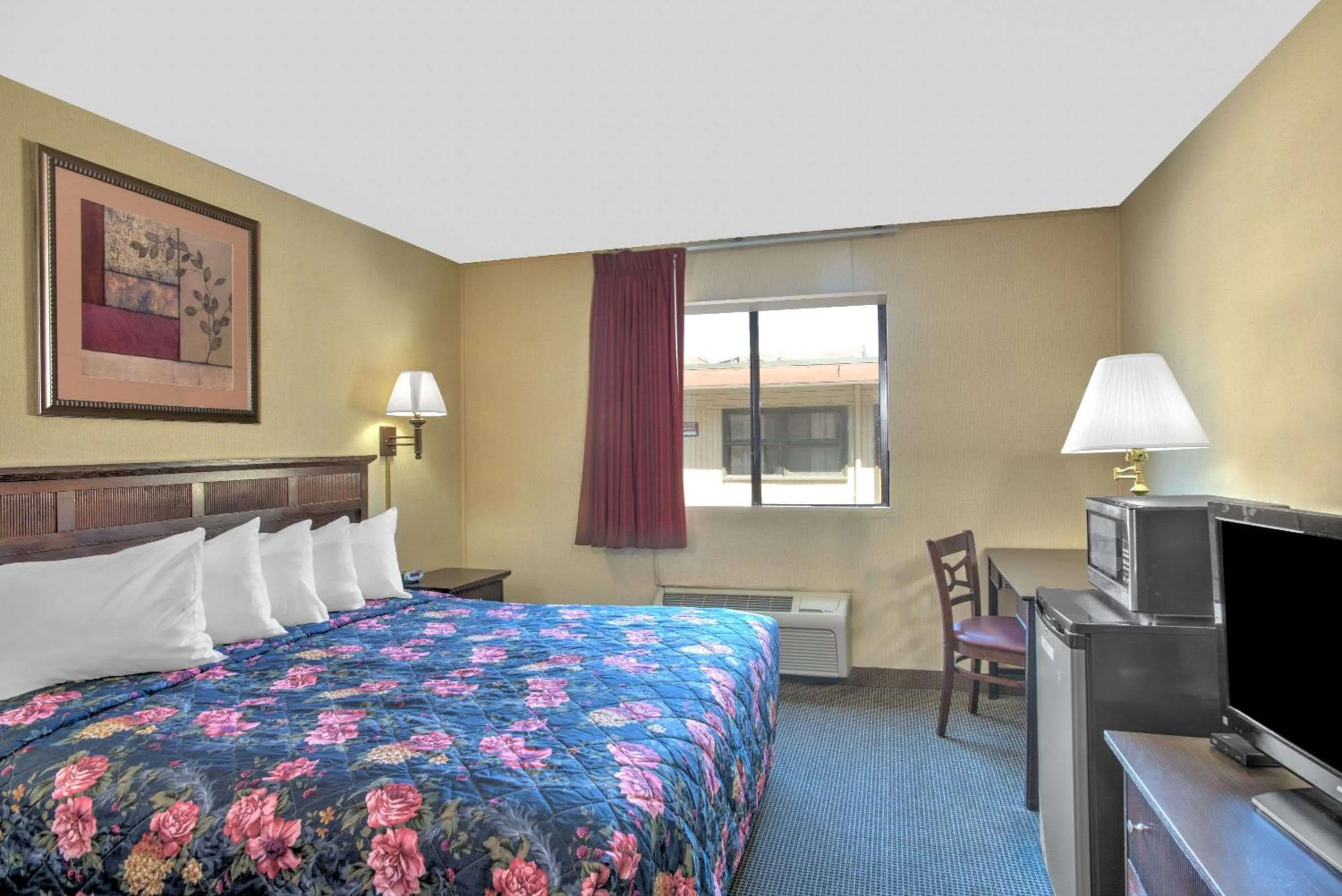 Photo of the whole room in Days Inn by Wyndham Auburn/Finger Lakes Region