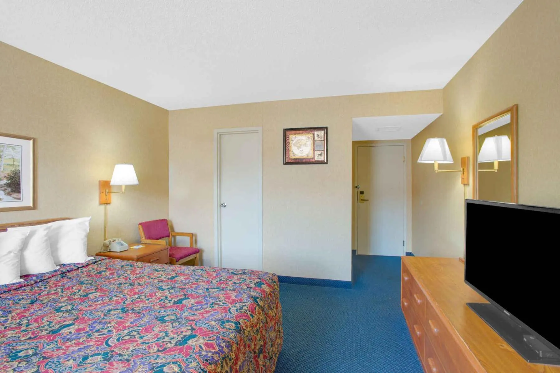 Photo of the whole room in Days Inn by Wyndham Auburn/Finger Lakes Region