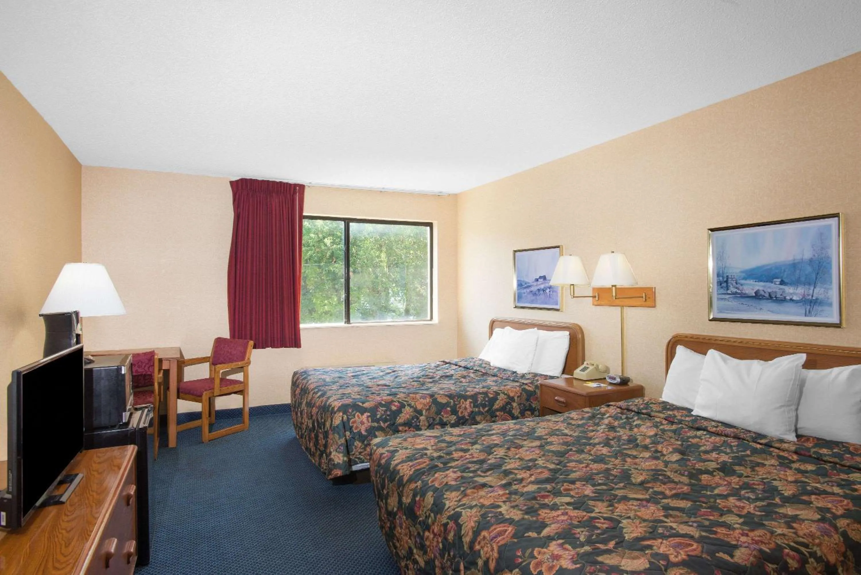 Photo of the whole room in Days Inn by Wyndham Auburn/Finger Lakes Region