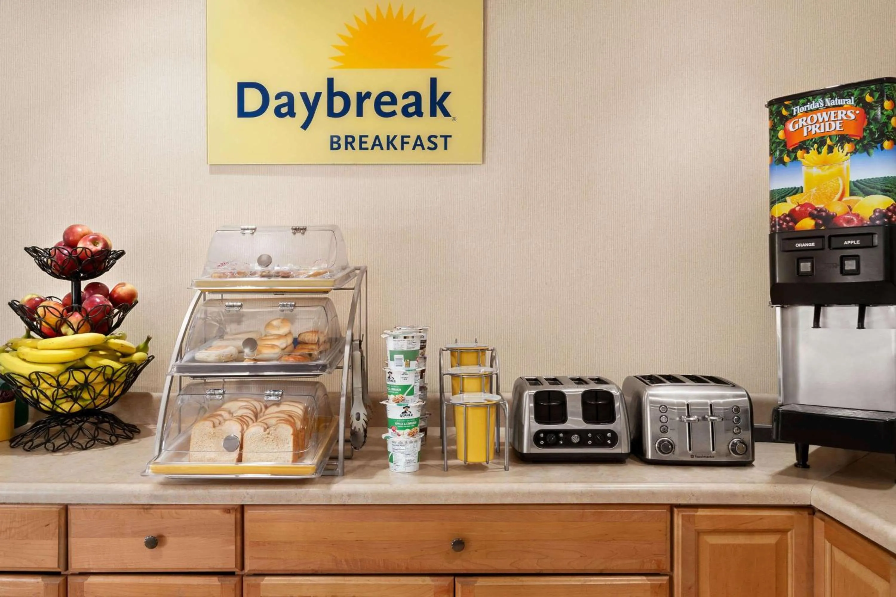 Restaurant/places to eat in Days Inn by Wyndham Auburn/Finger Lakes Region