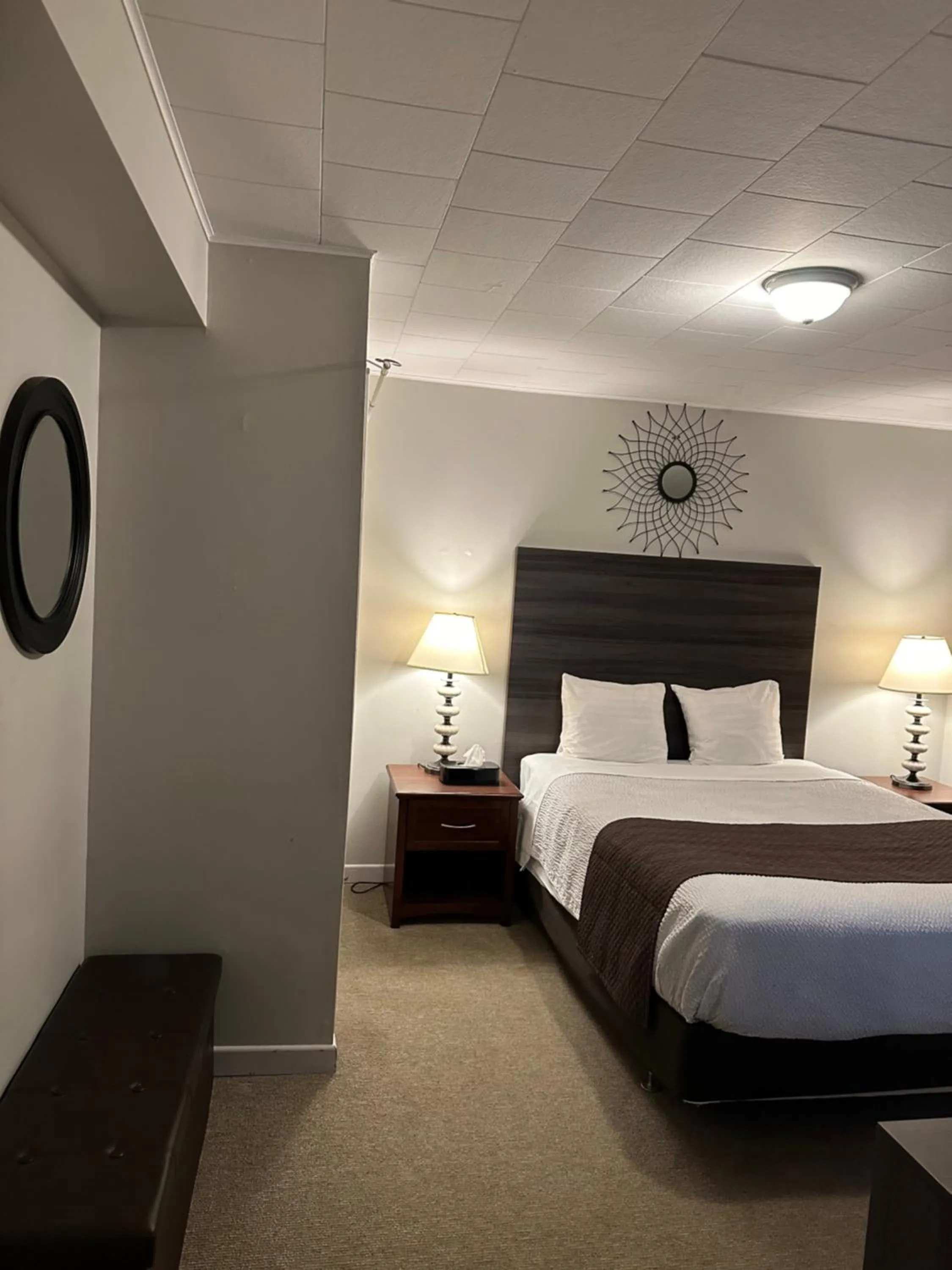 Bed in Lakeview Motel & Cottage