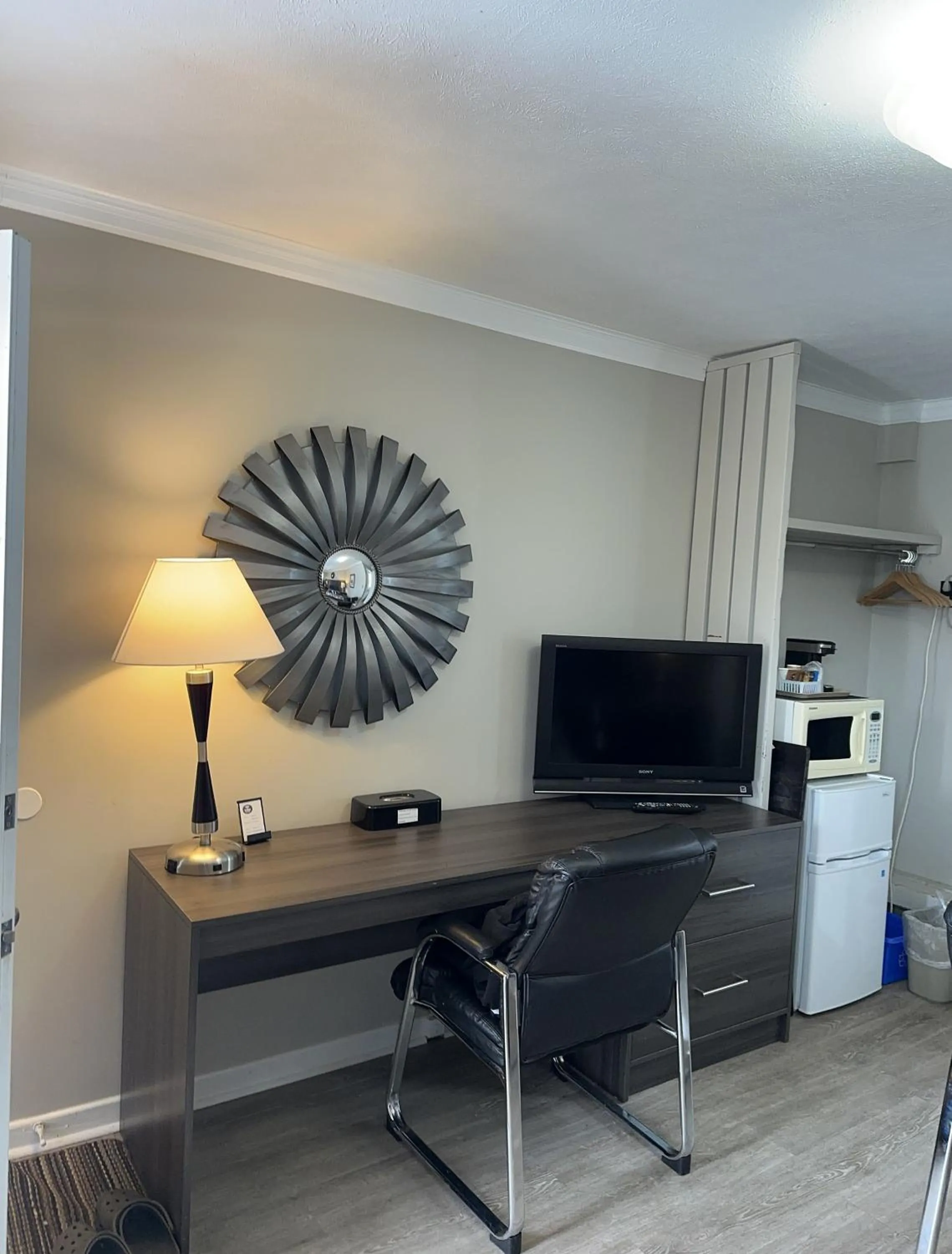 TV and multimedia in Lakeview Motel & Cottage