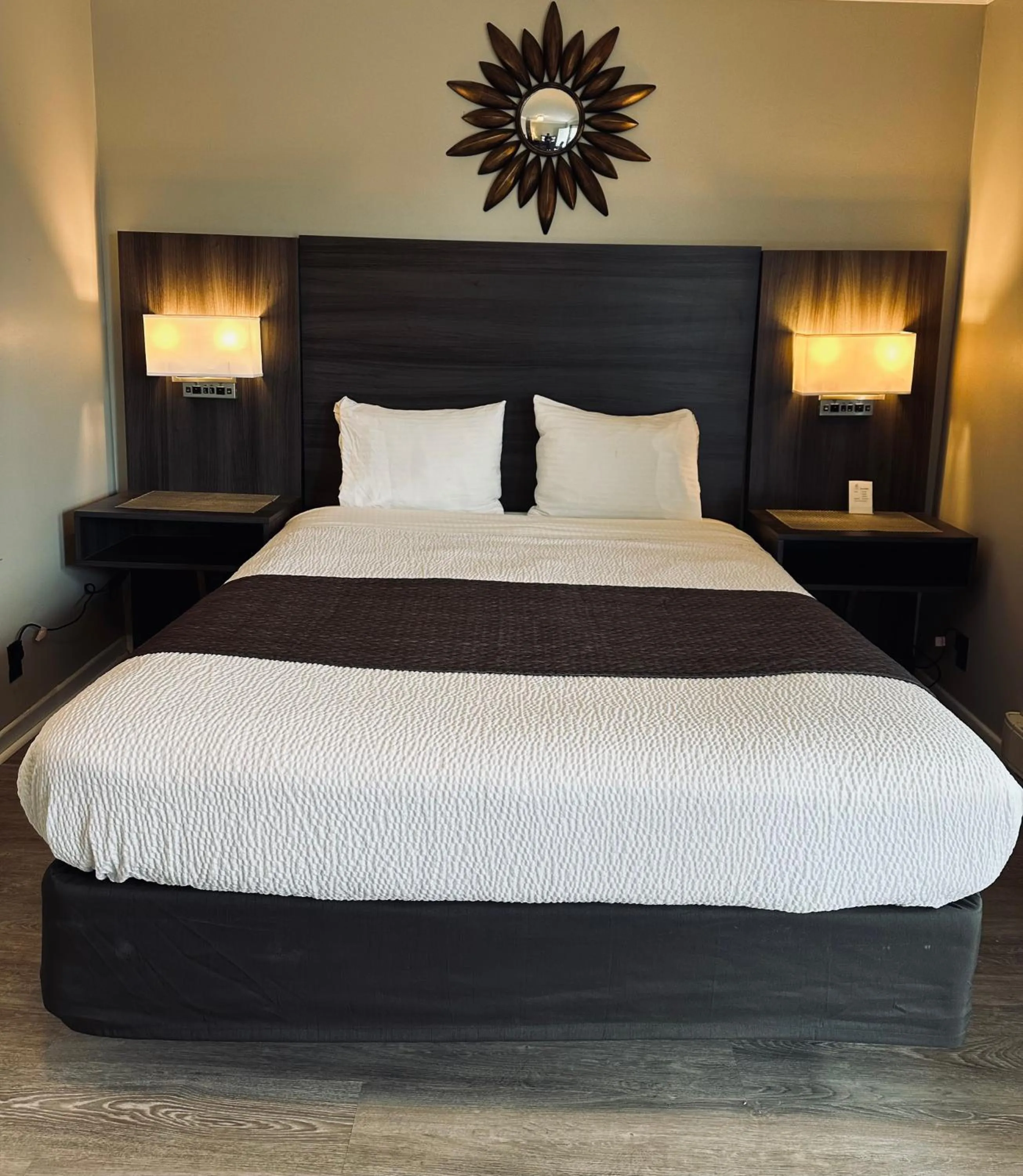 Bedroom, Bed in Lakeview Motel & Cottage