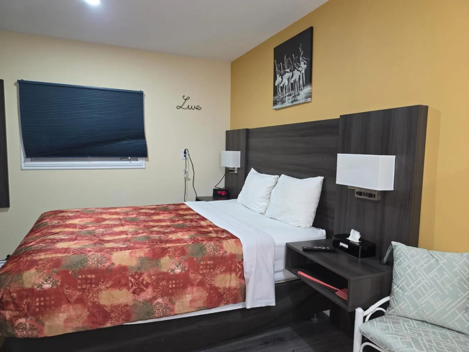 View (from property/room), Bed in Lakeview Motel & Cottage