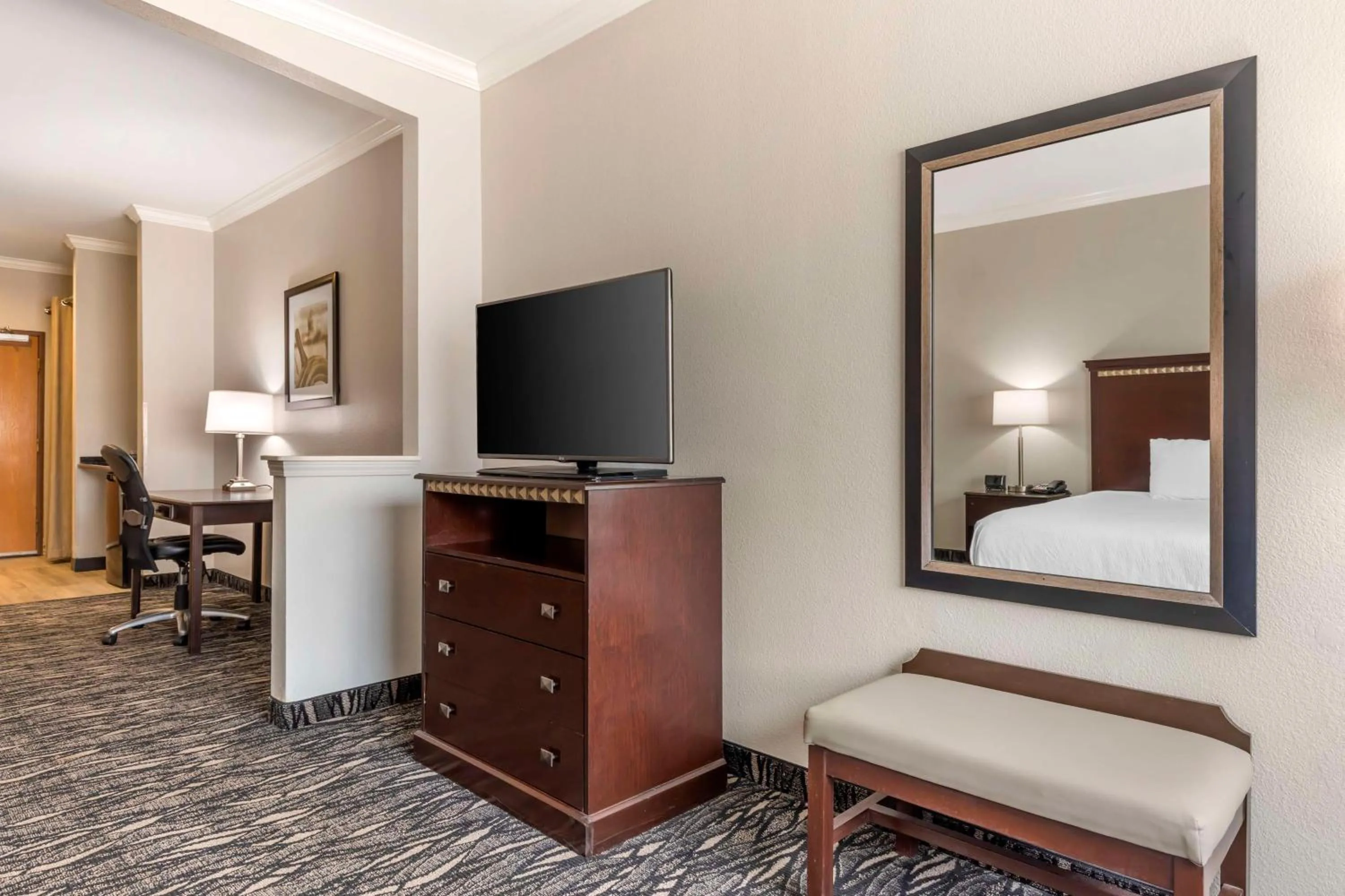 Bedroom, Bed in Best Western Plus Lake Worth Inn & Suites