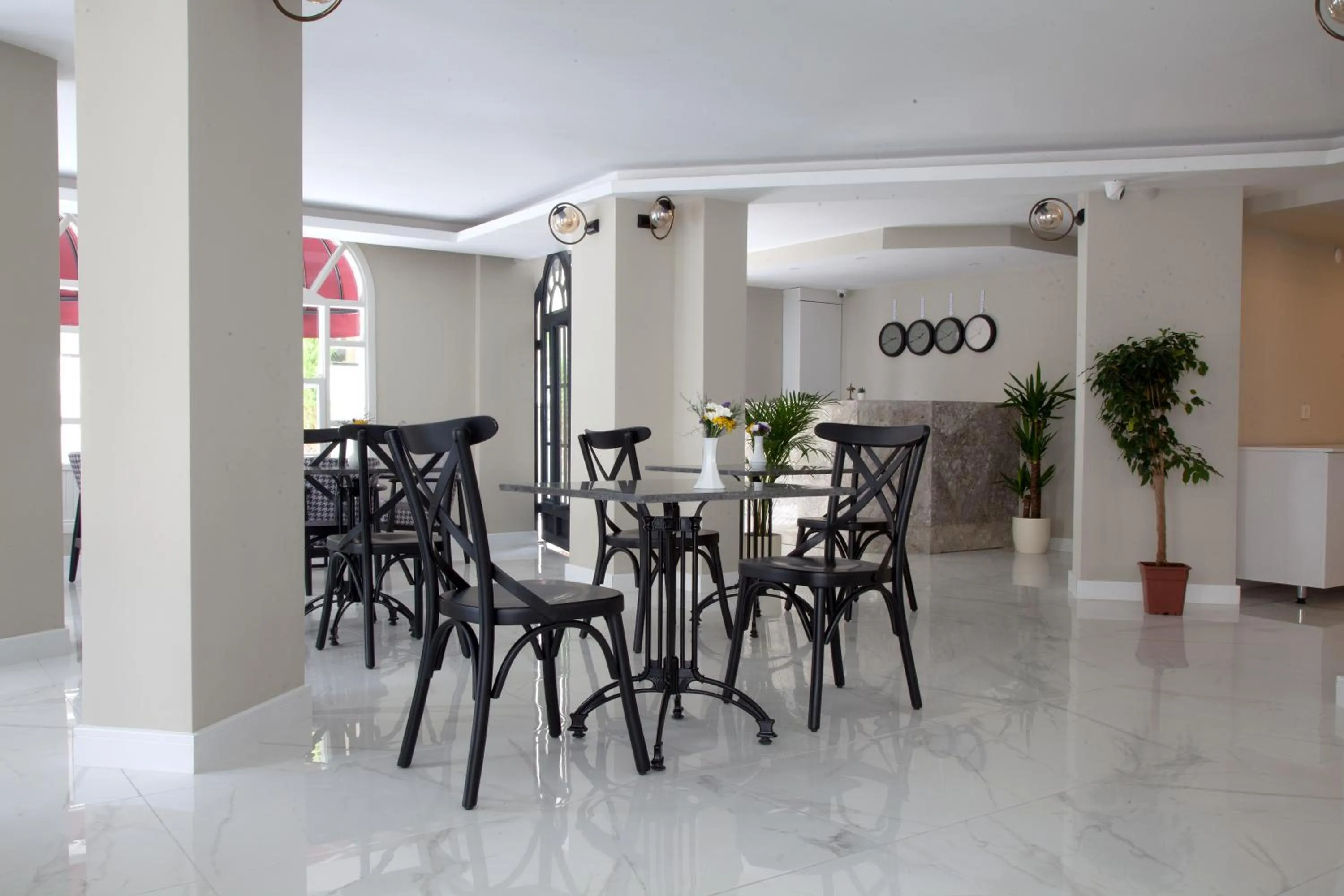 Restaurant/places to eat in Siete Hotel