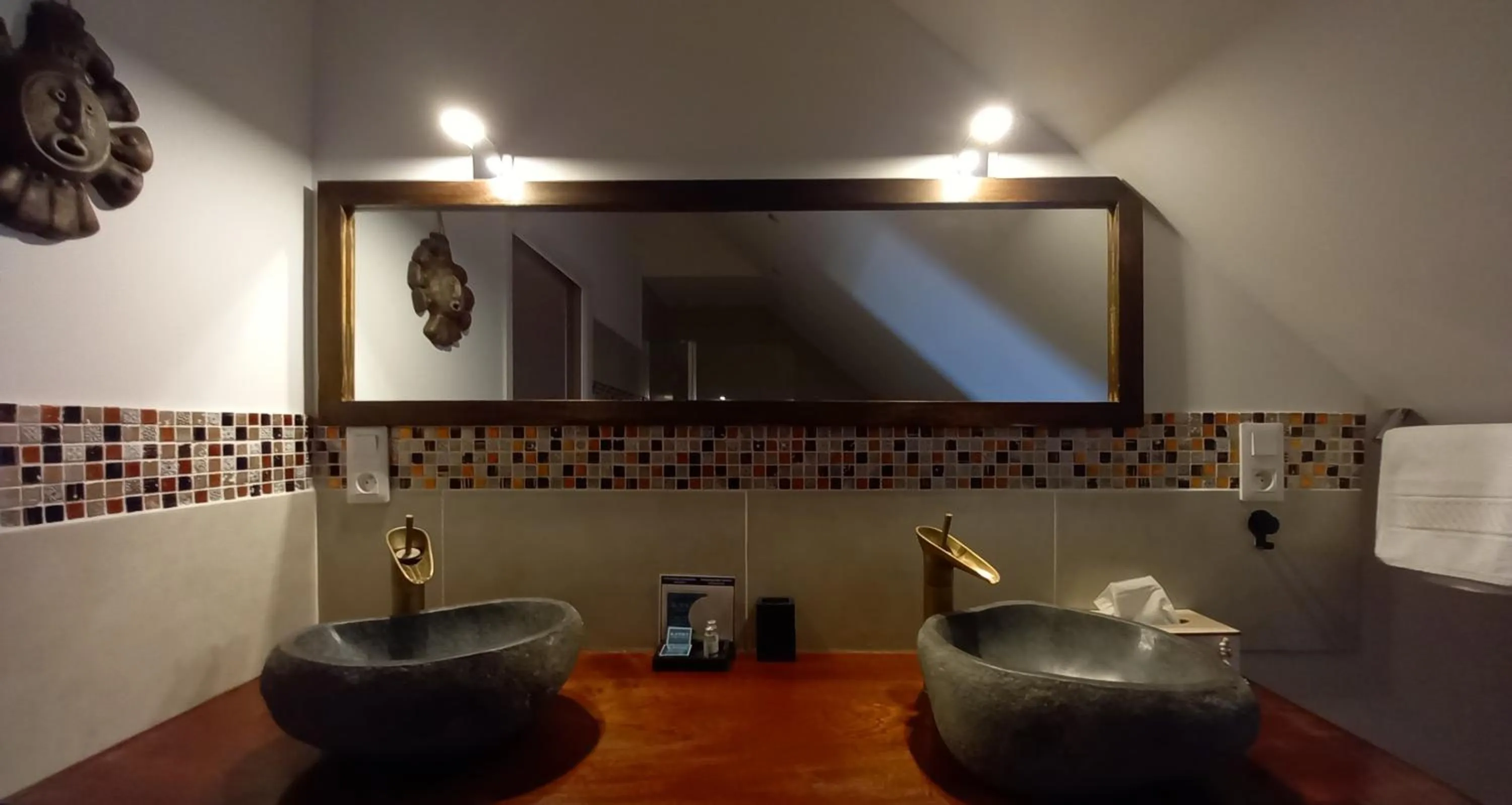 Bathroom in La Maison de Fleurat