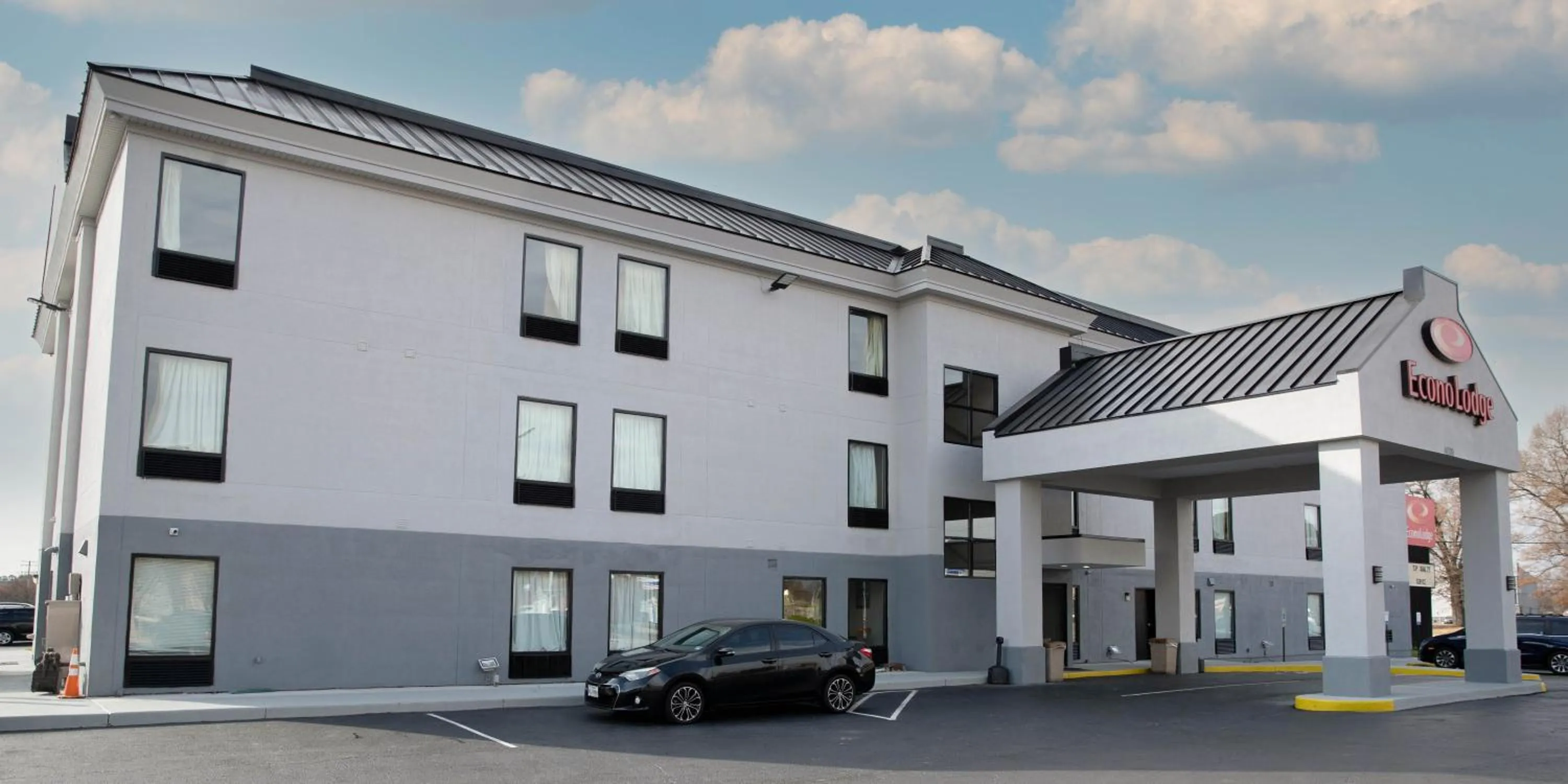 Property building in Econo Lodge Hopewell Near Fort Lee I-295