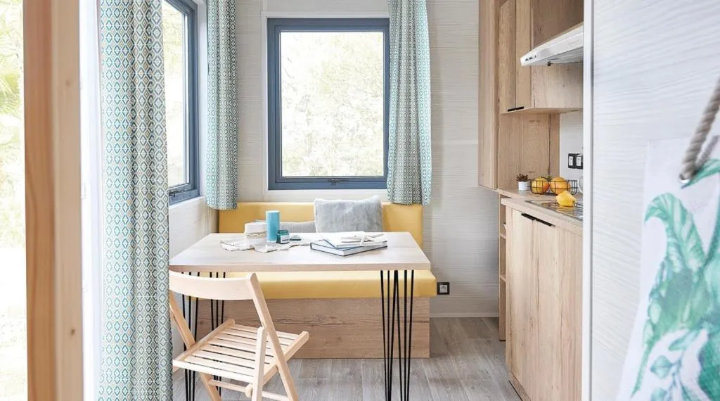 Kitchen or kitchenette in PARADISE CHALLETS AND CAMPING