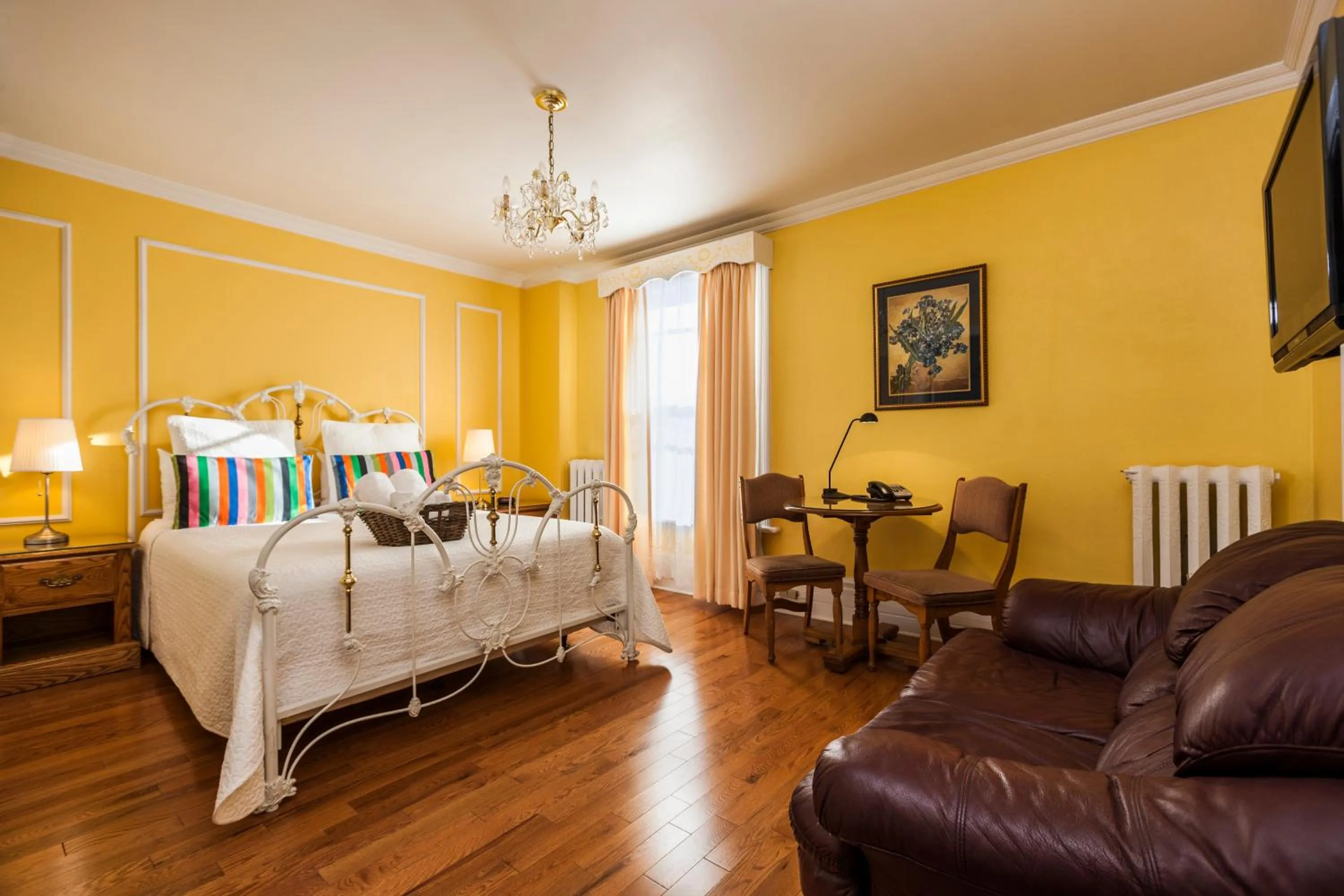 Day, Bed in Hotel Chateau de l'Argoat