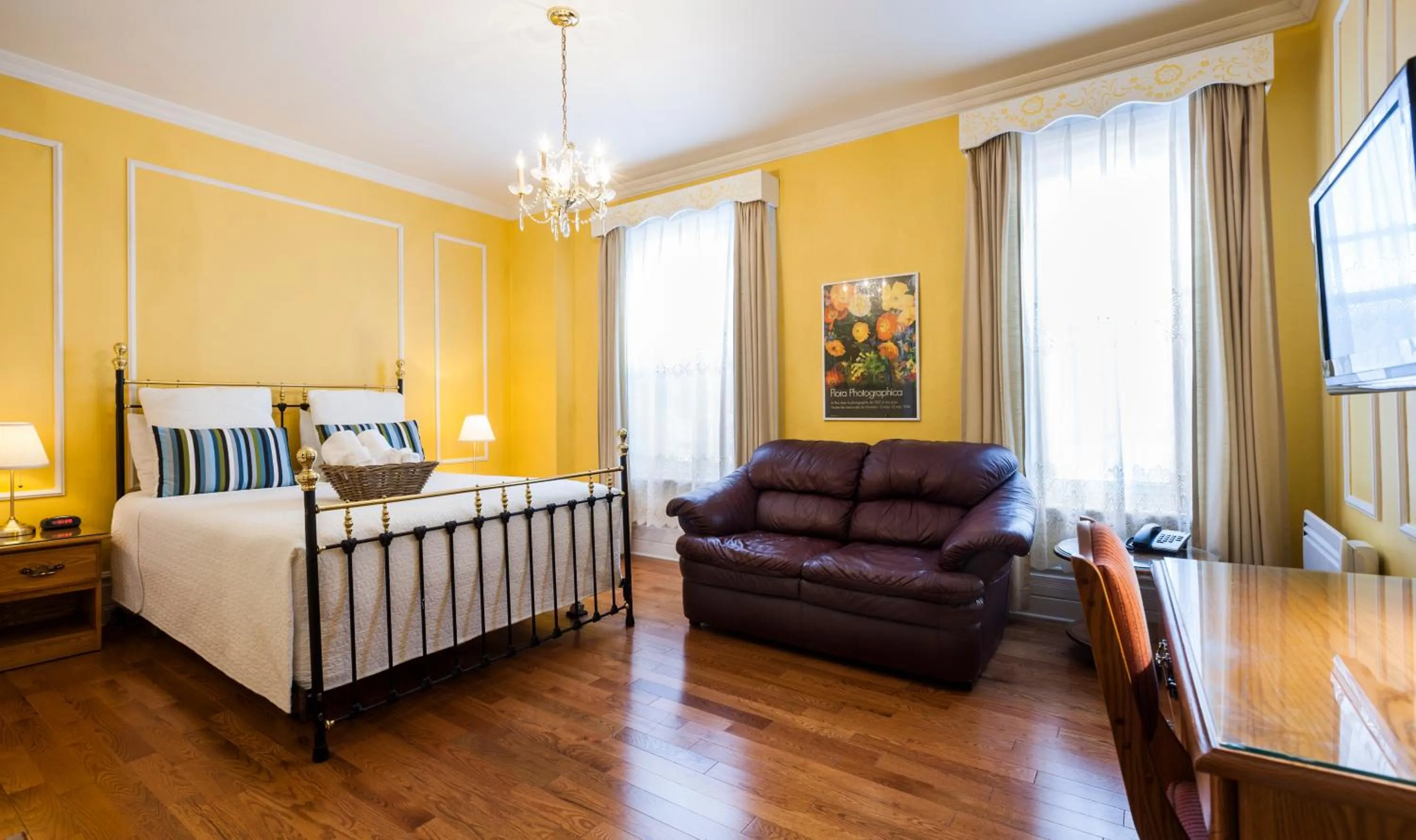 Day, Bed in Hotel Chateau de l'Argoat