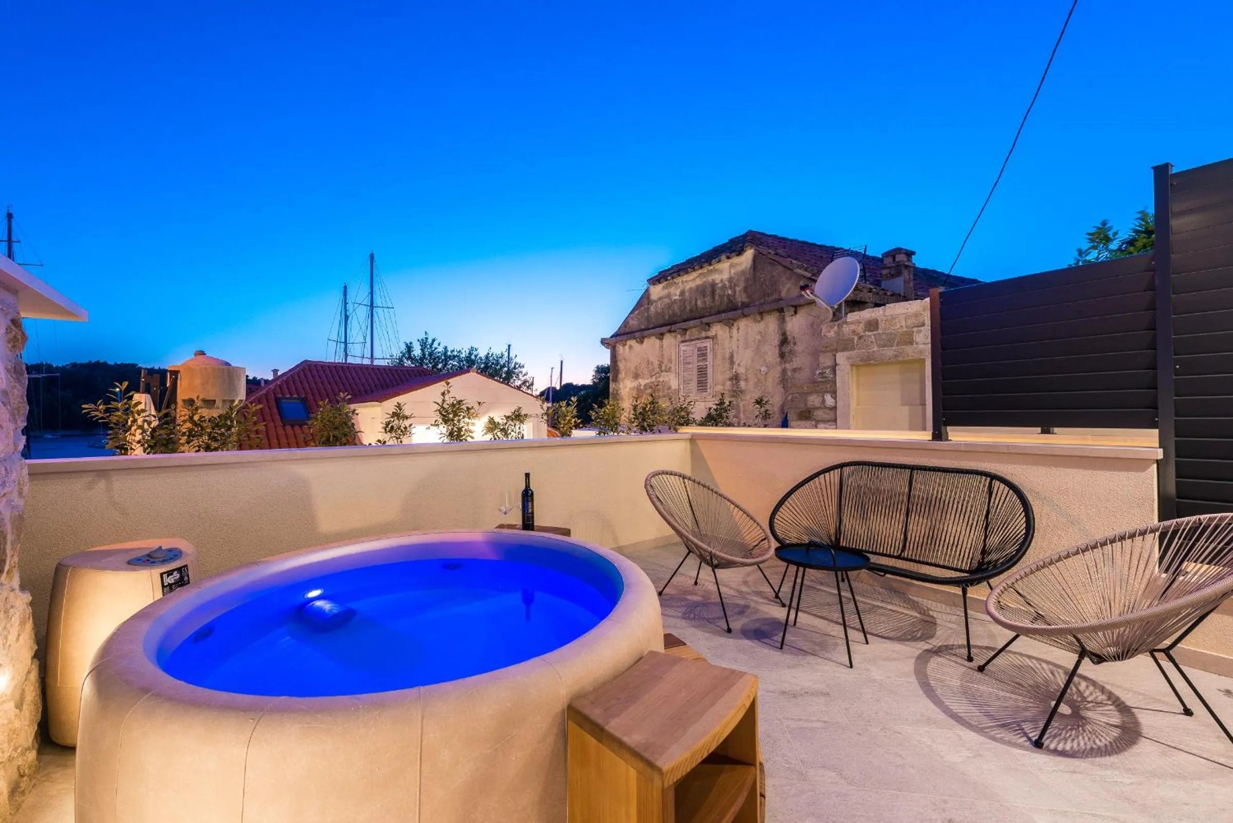 Hot Tub in Casa Antika Suites