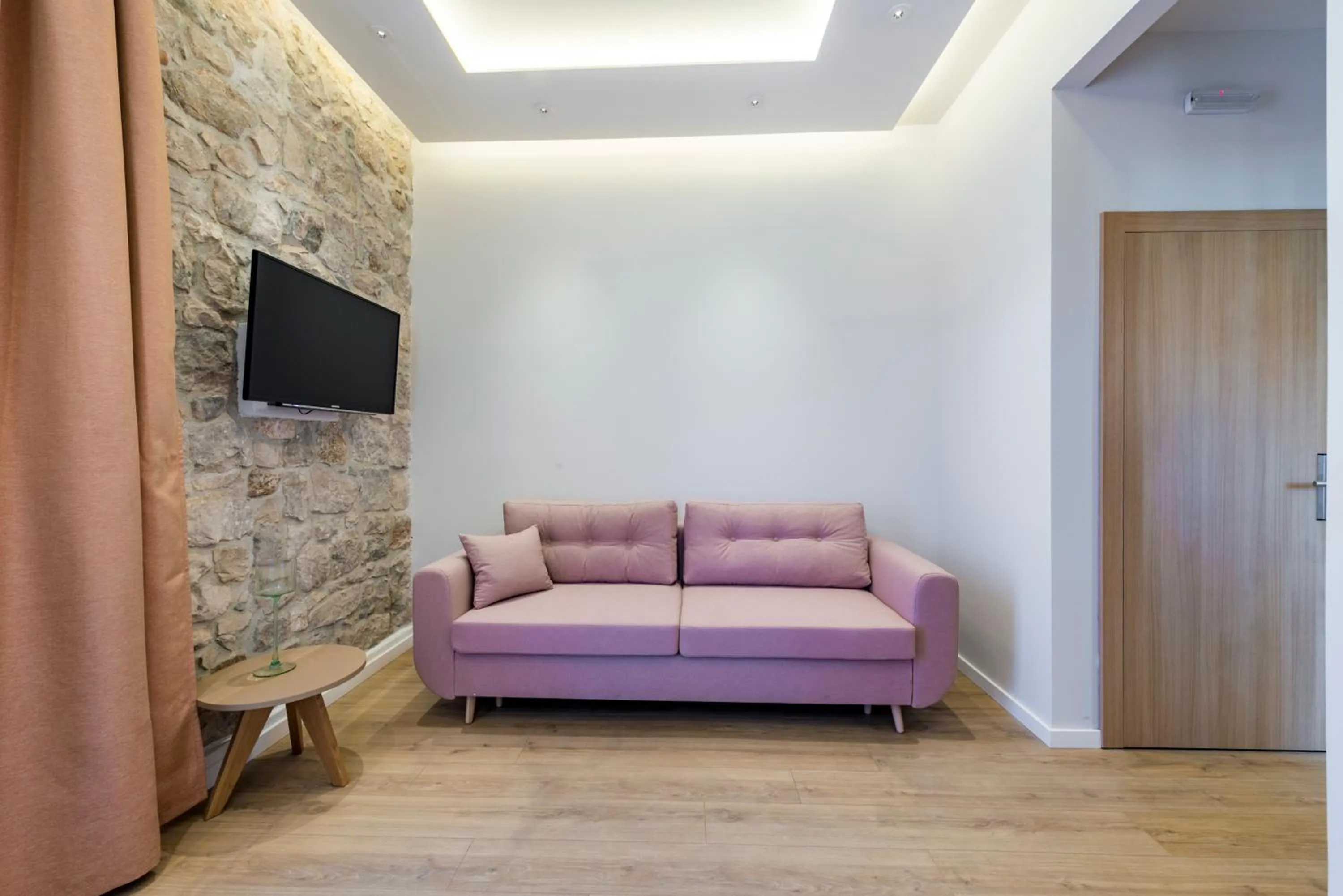 TV and multimedia in Casa Antika Suites