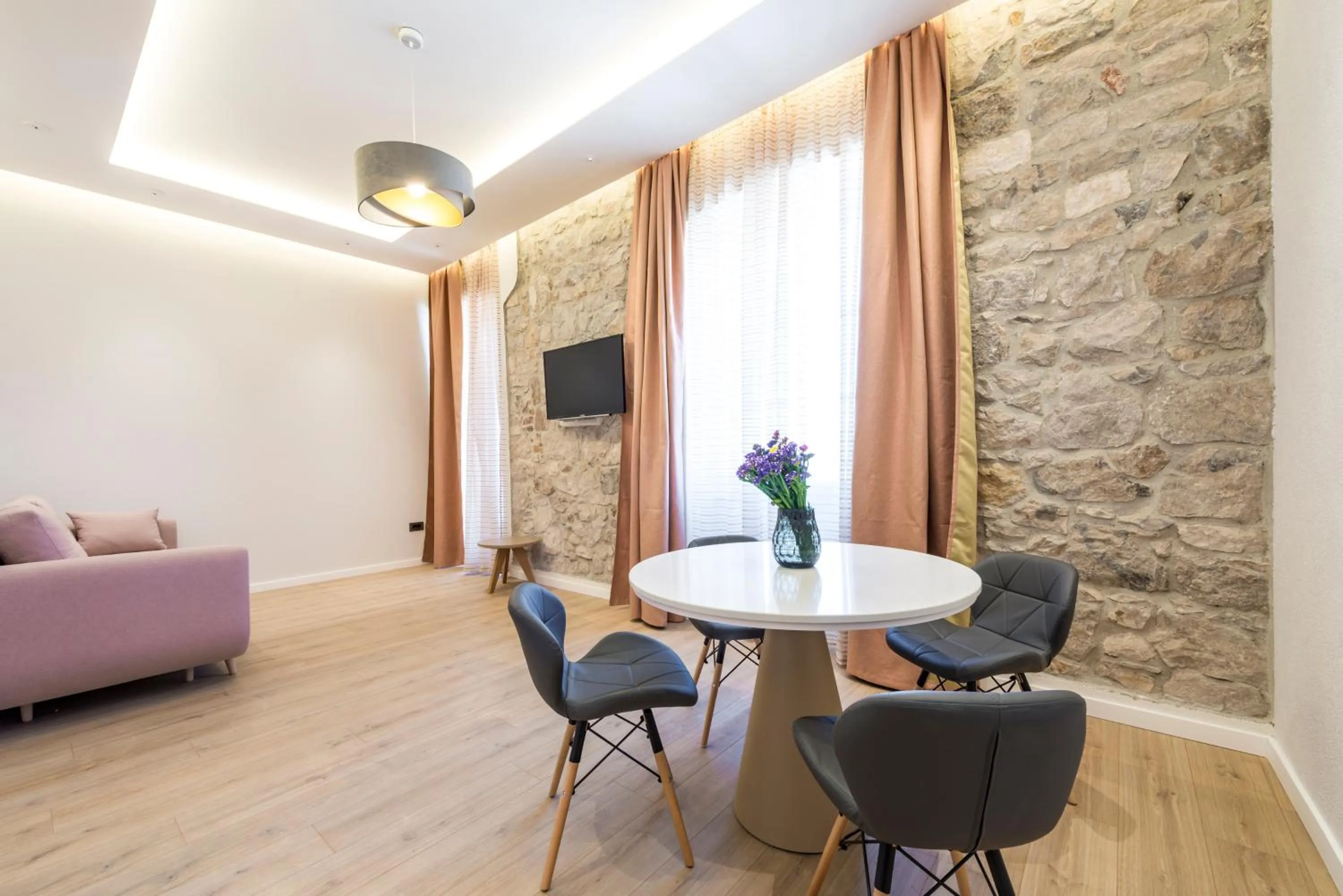 TV and multimedia in Casa Antika Suites