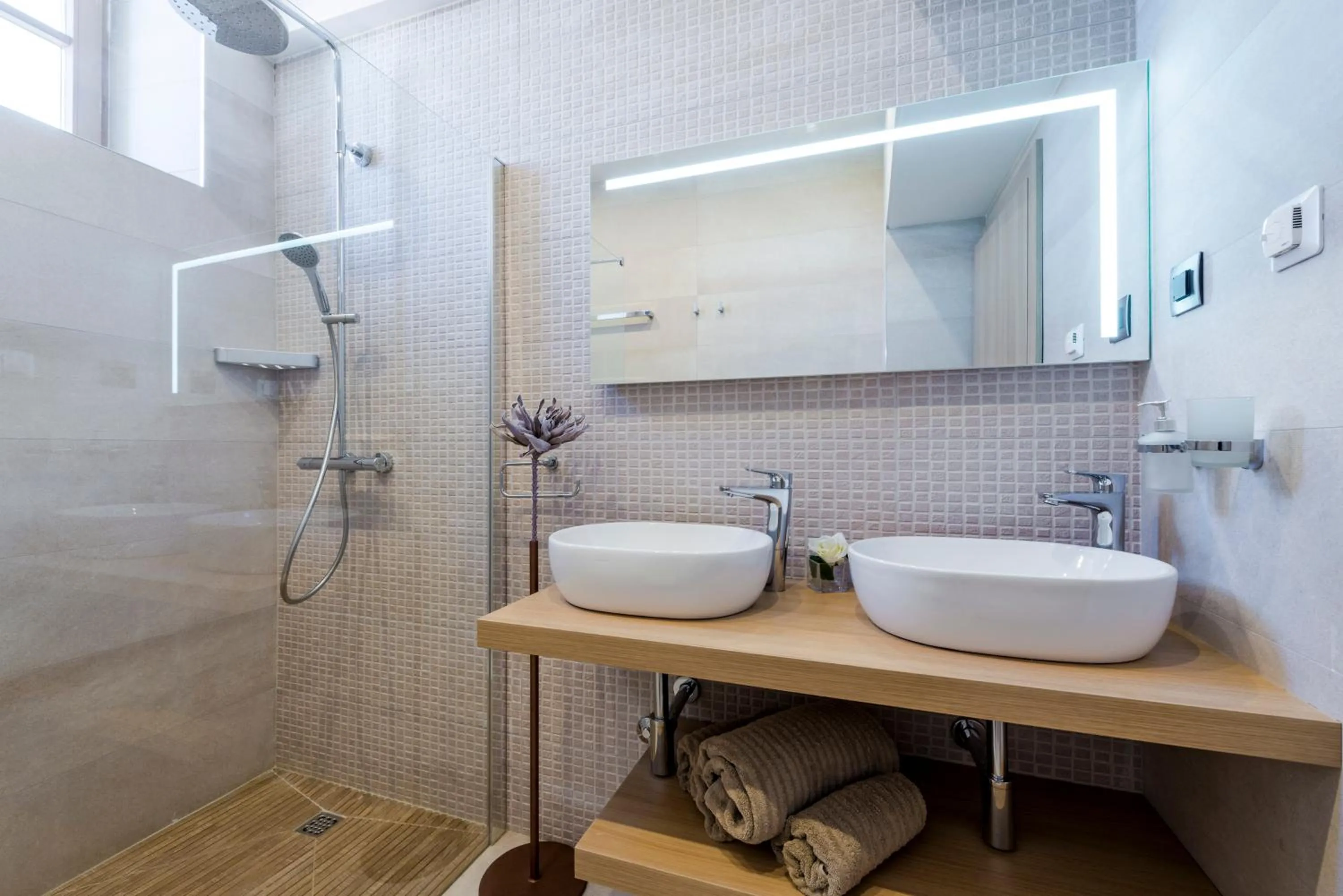 Shower in Casa Antika Suites