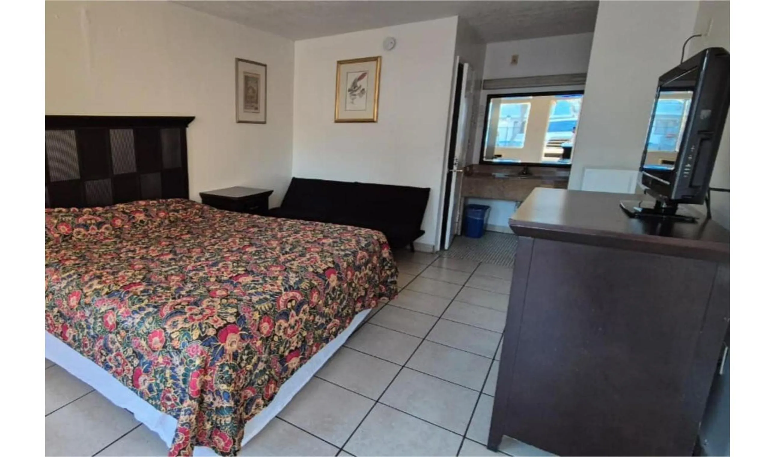 Bedroom, Bed in Central Motel Kissimmee Near Disney World