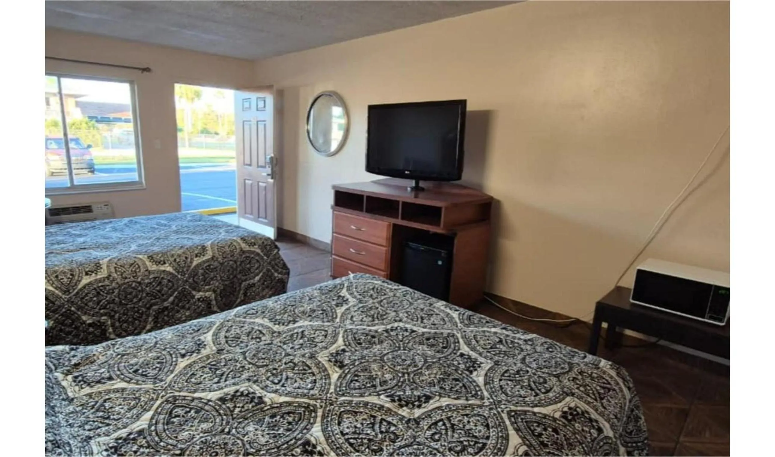 Bedroom, Bed in Central Motel Kissimmee Near Disney World