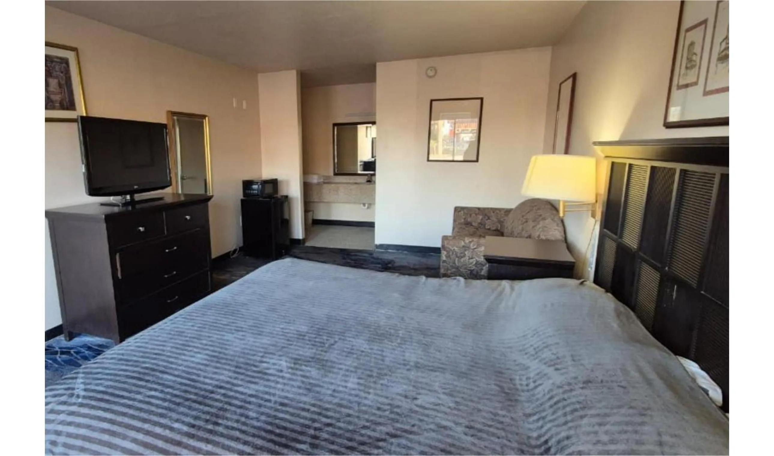 Bedroom, Bed in Central Motel Kissimmee Near Disney World