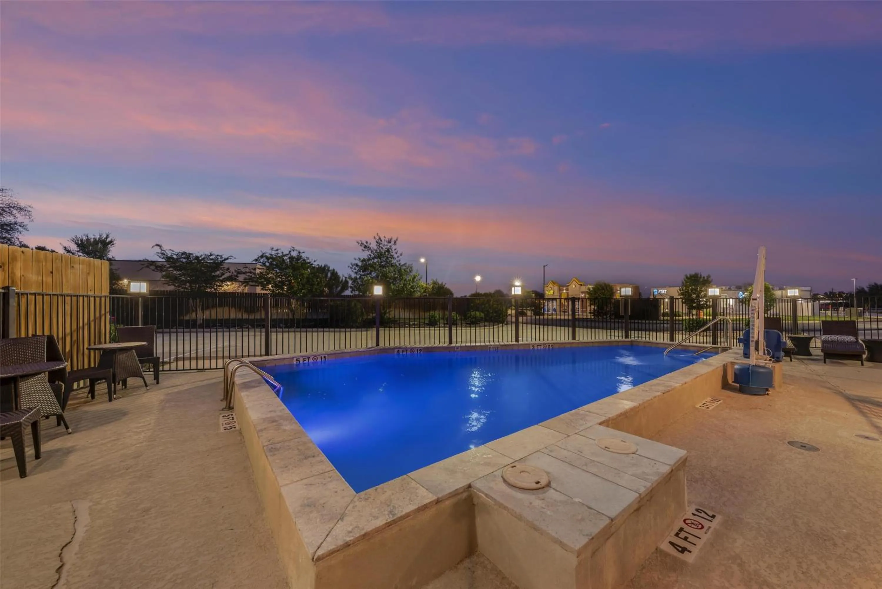 Pool view in Best Western Green Oak Inn & Suites