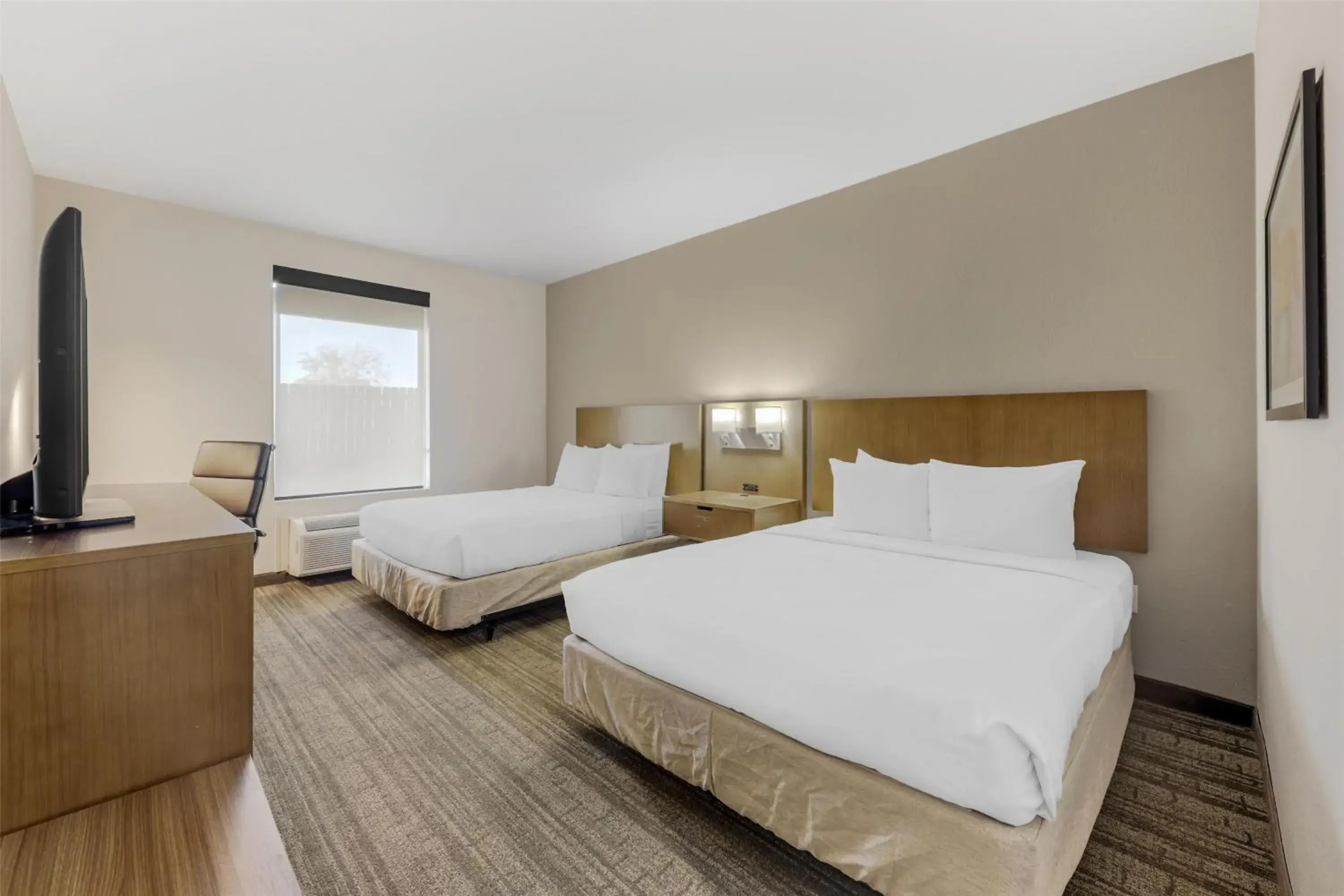Queen Room with Two Queen Beds with Mobility Accessible Tub in Best Western Green Oak Inn & Suites Queen Room with Two Queen Beds with Mobility Accessible Tub in Best Western Green Oak Inn & Suites