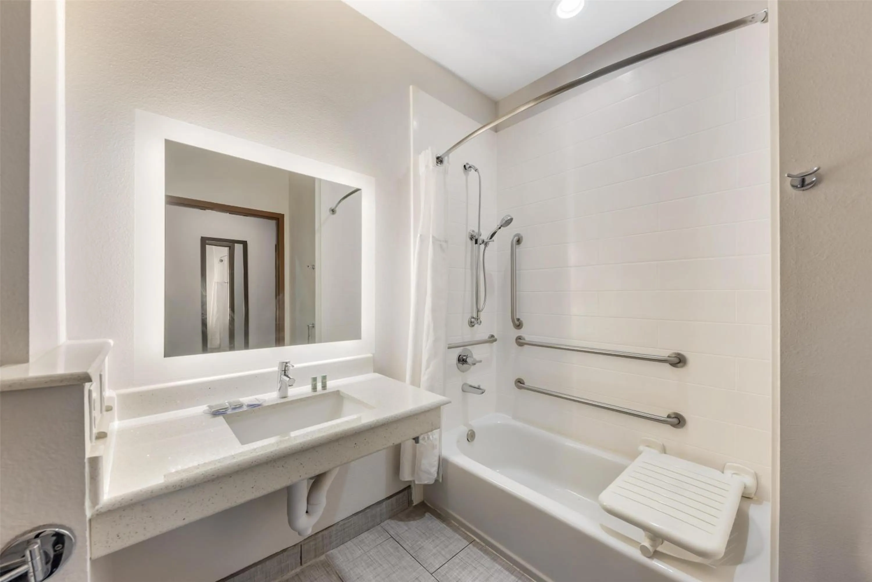 Bathroom in Best Western Green Oak Inn & Suites