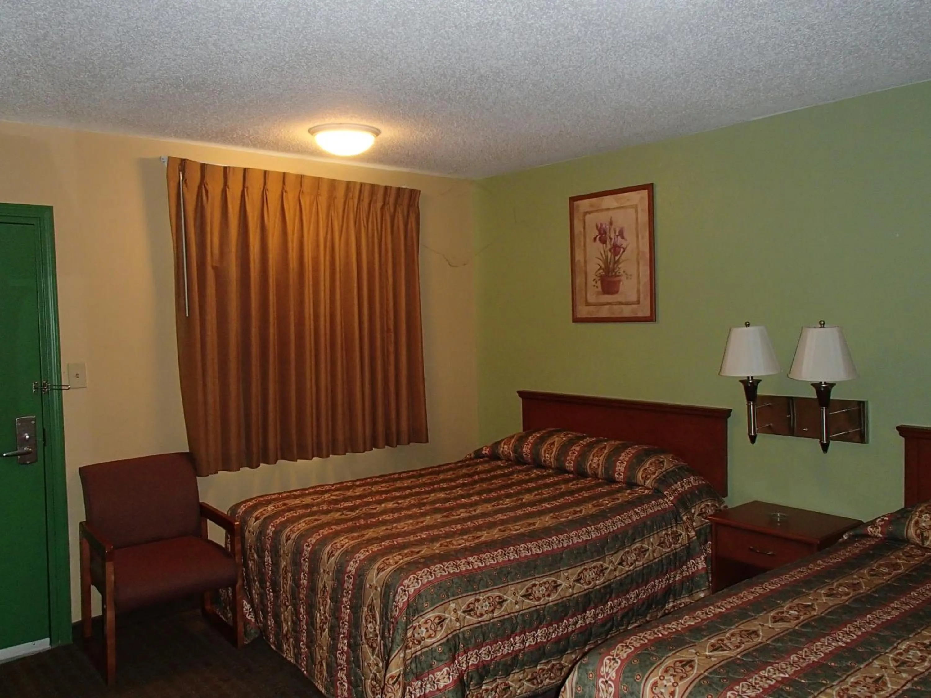 Bed in Royal Inn Of New Orleans