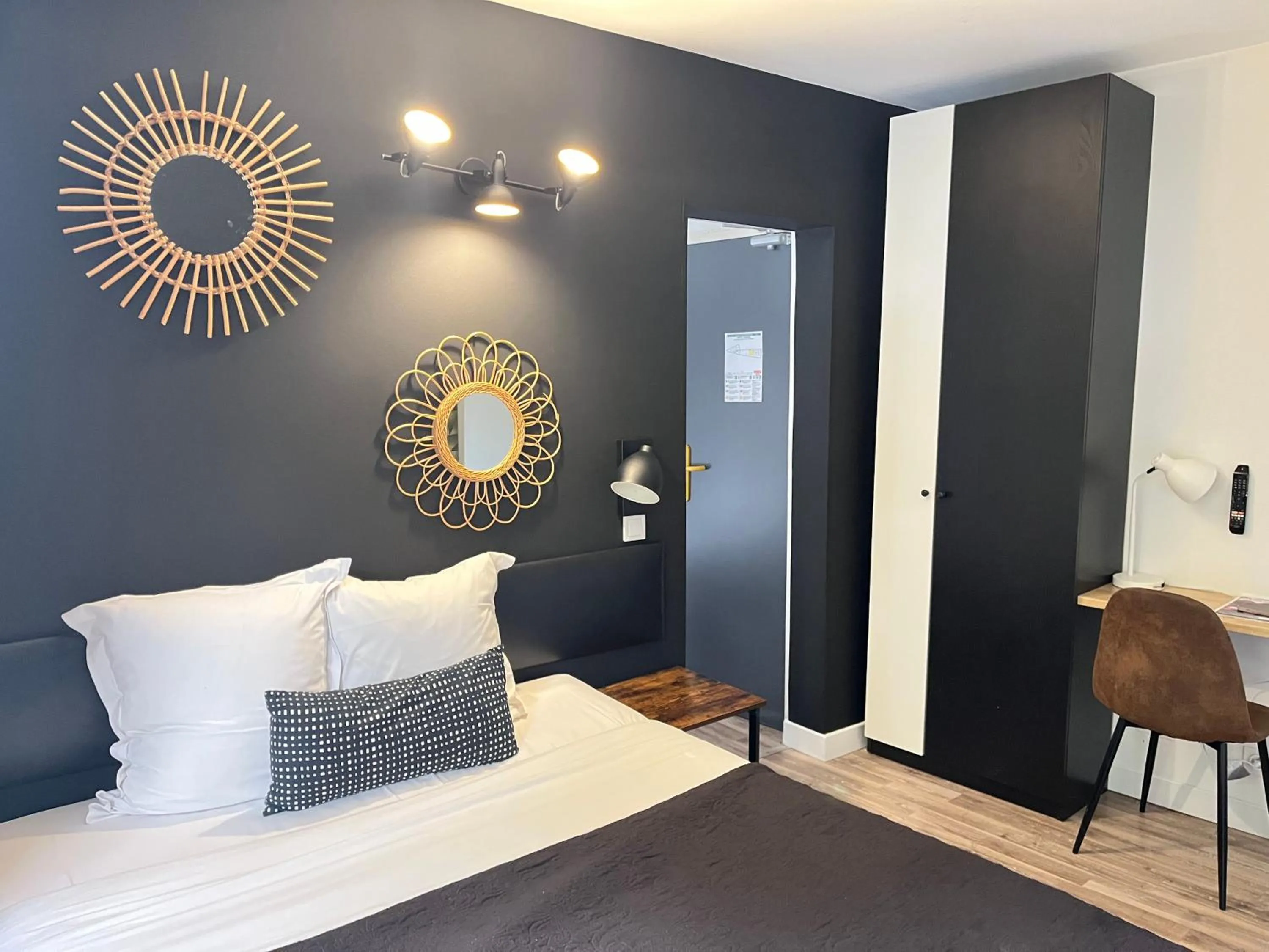 Bed in Hôtel Brasserie L'ESCALE, secteur Gare de Bergerac